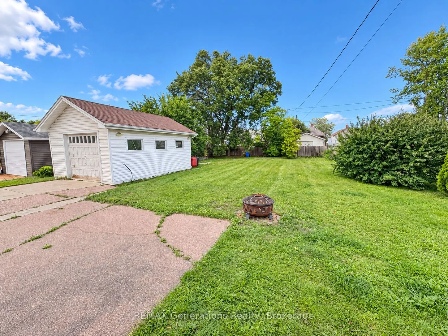 251 Francis Street W