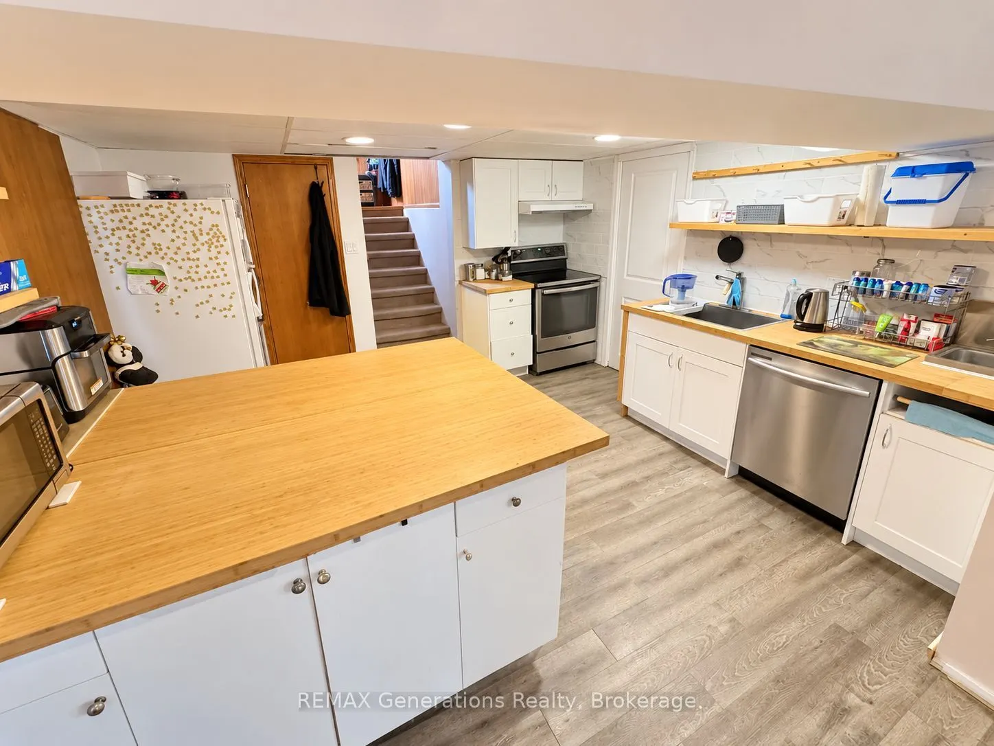 251 Francis Street W