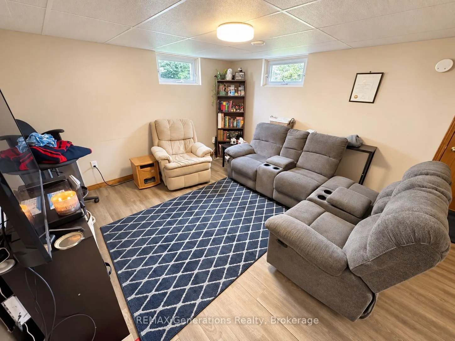 251 Francis Street W