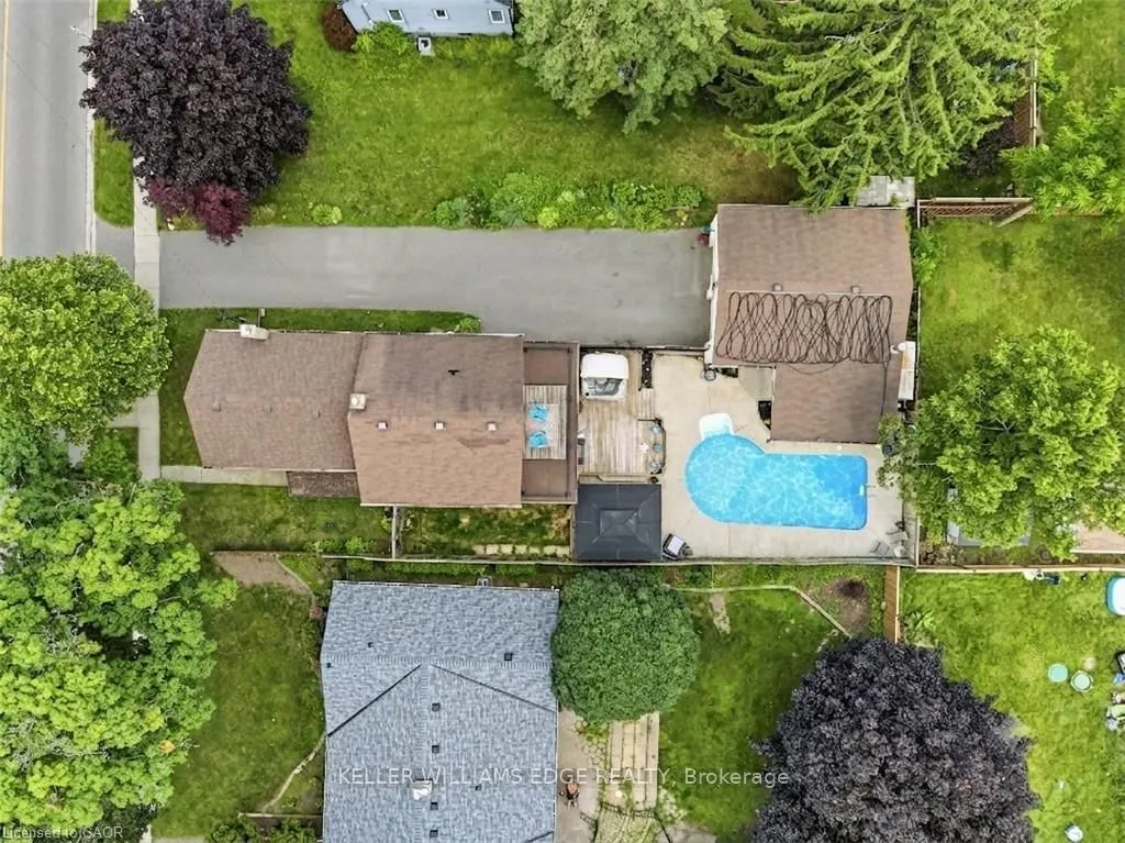 32 Clench Avenue