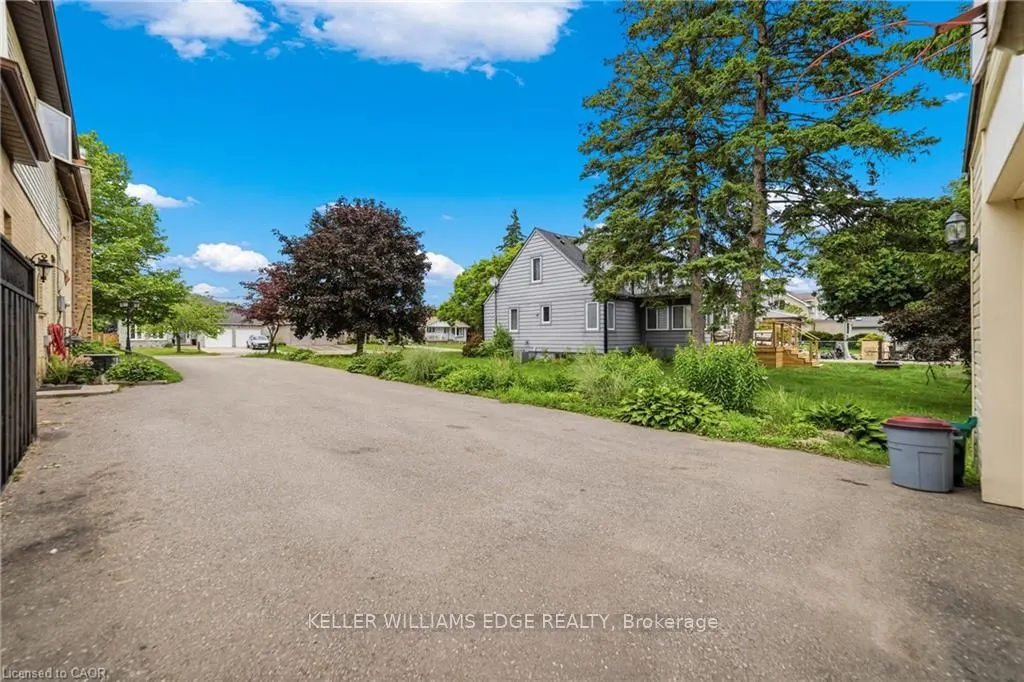 32 Clench Avenue