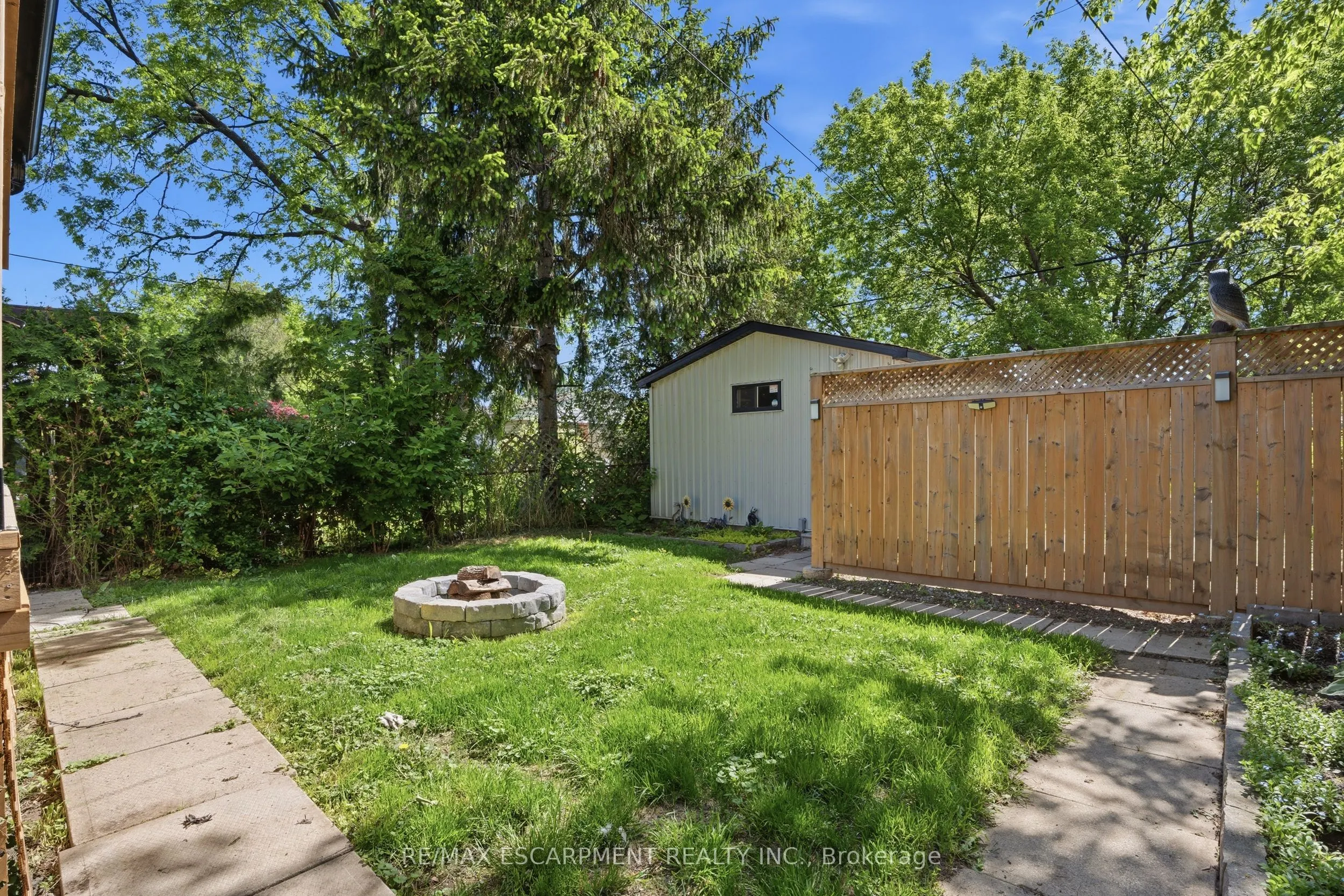96 PALING Avenue