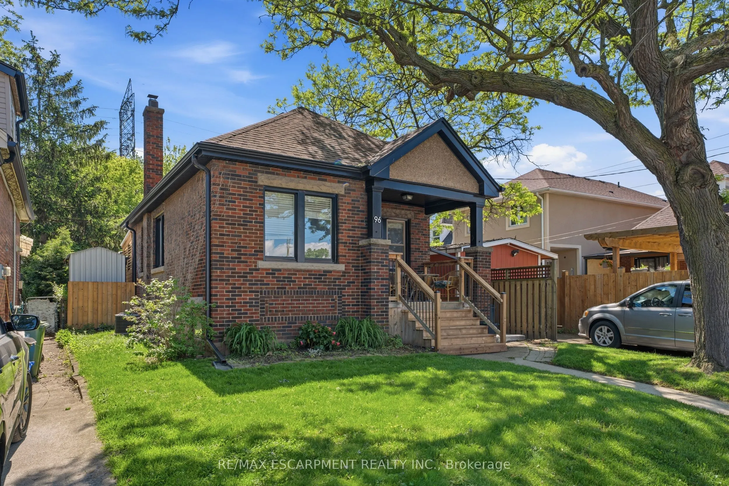 96 PALING Avenue