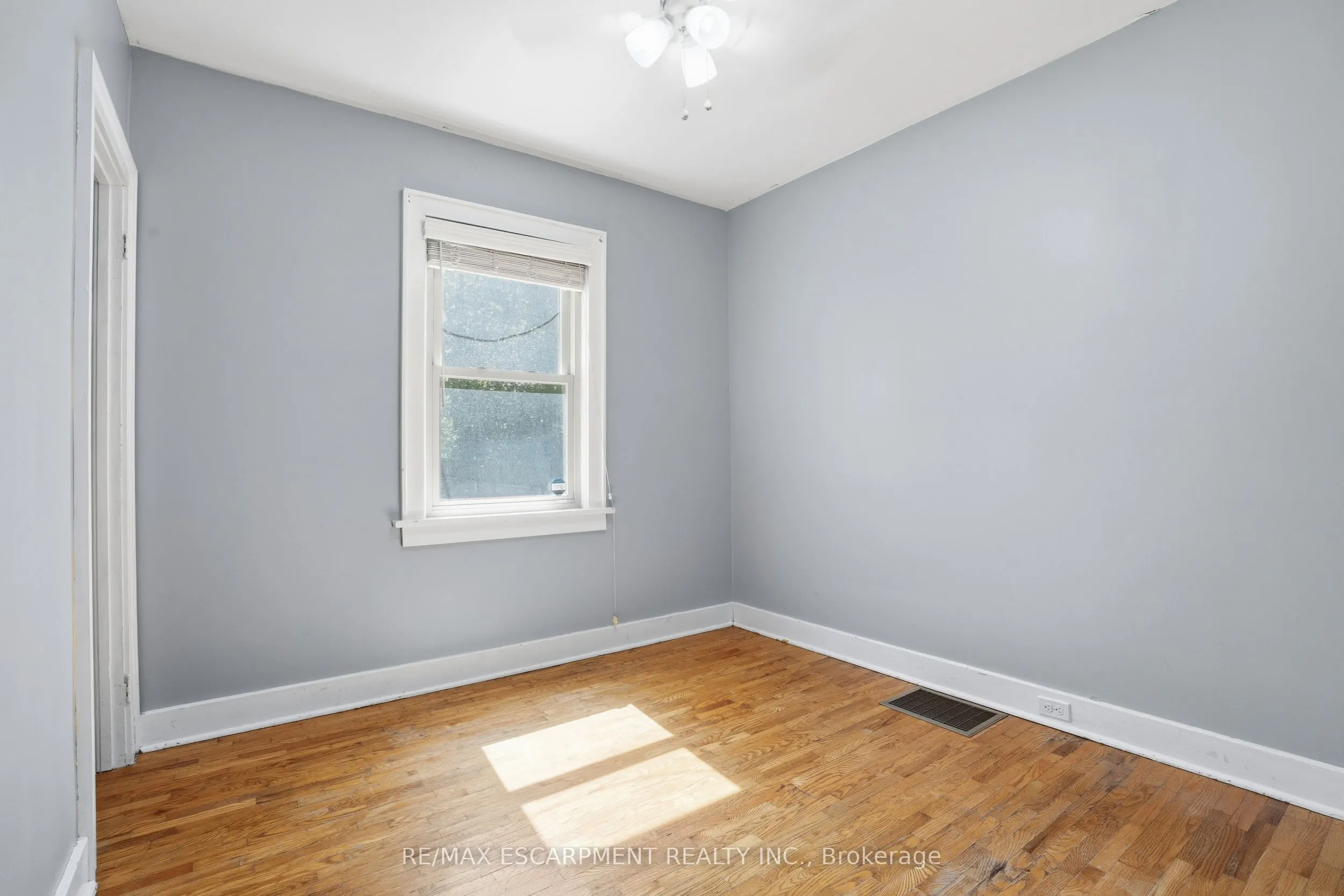 96 PALING Avenue