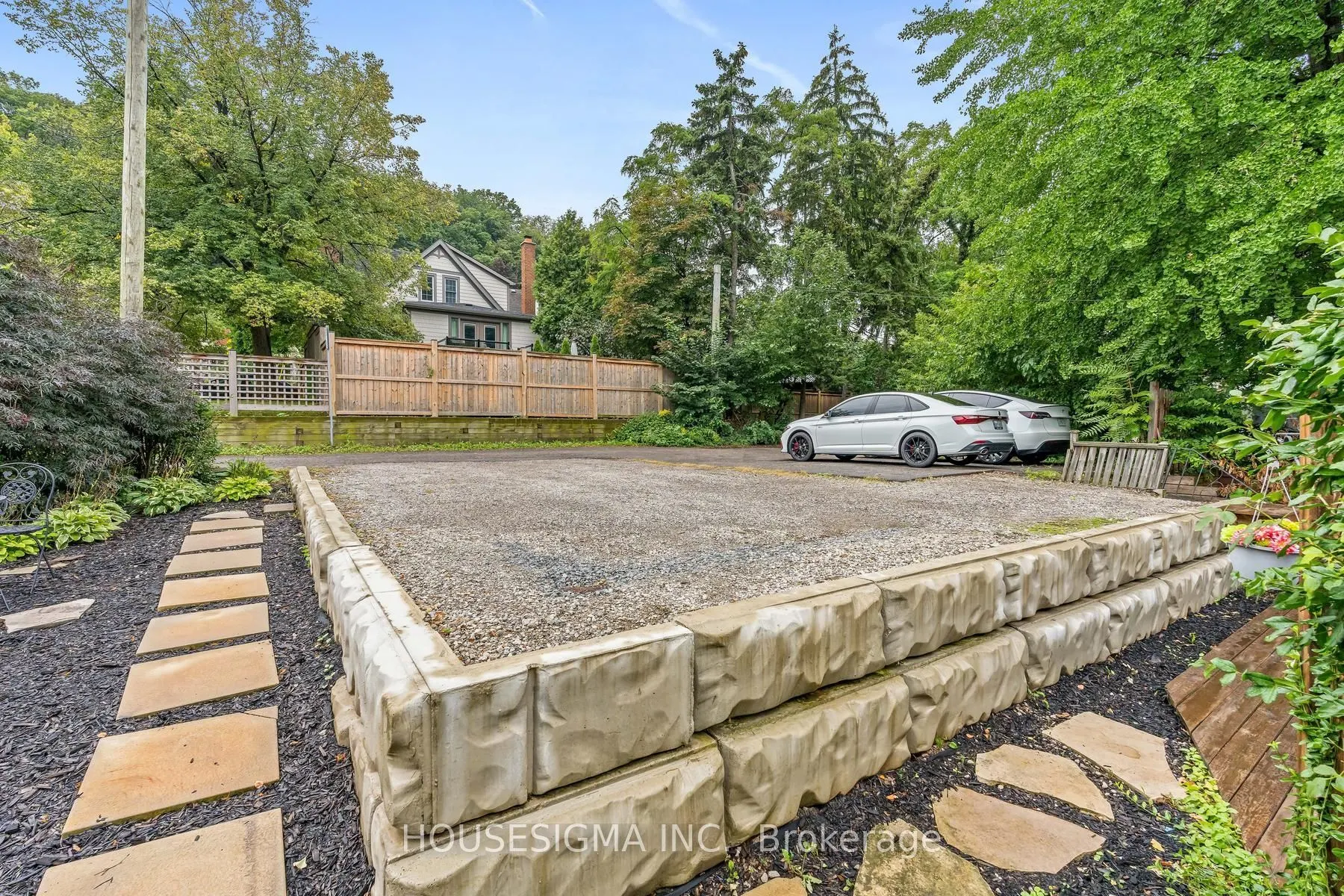 22 Arkledun Avenue
