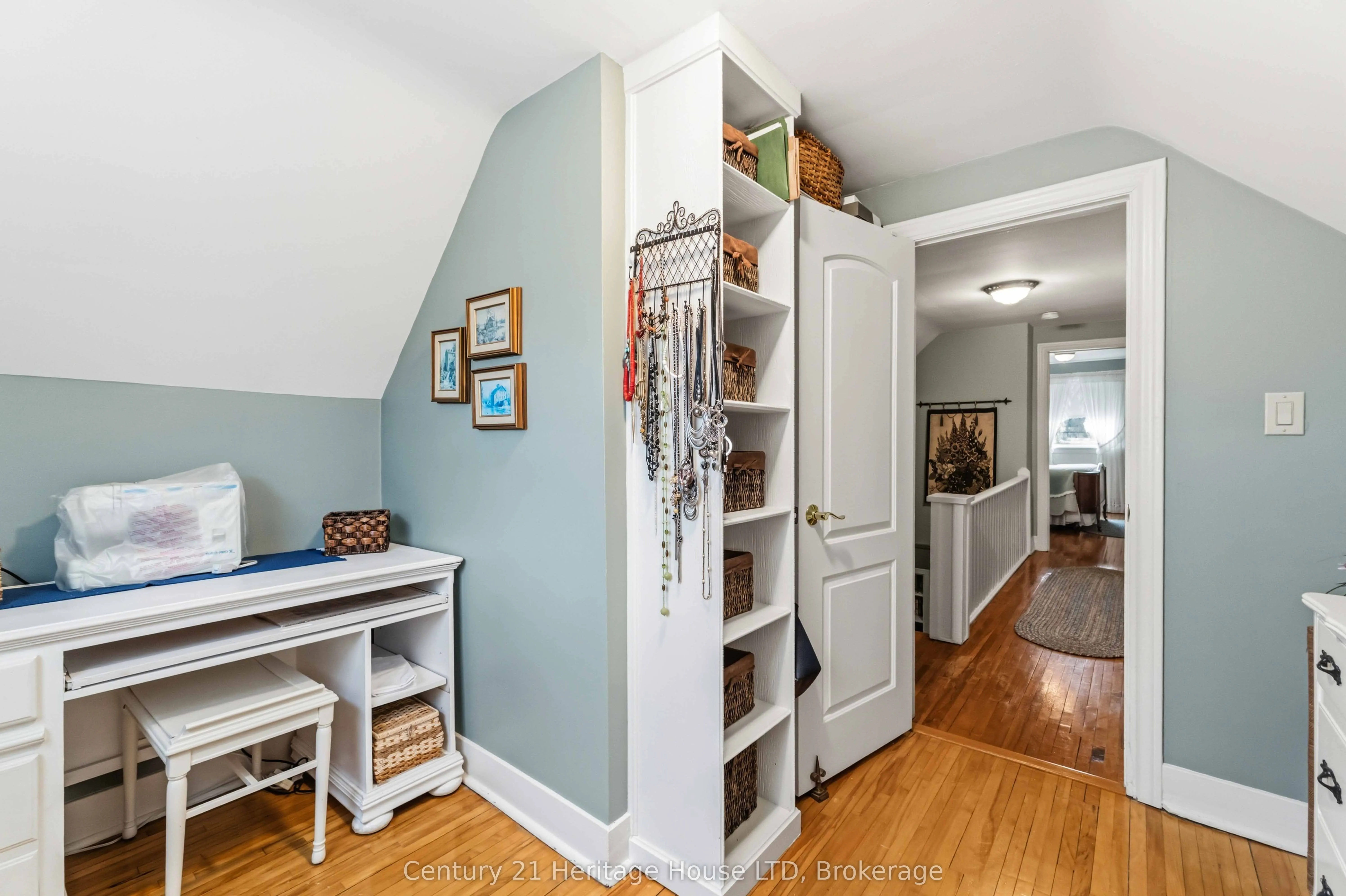 25 GLENVIEW Avenue