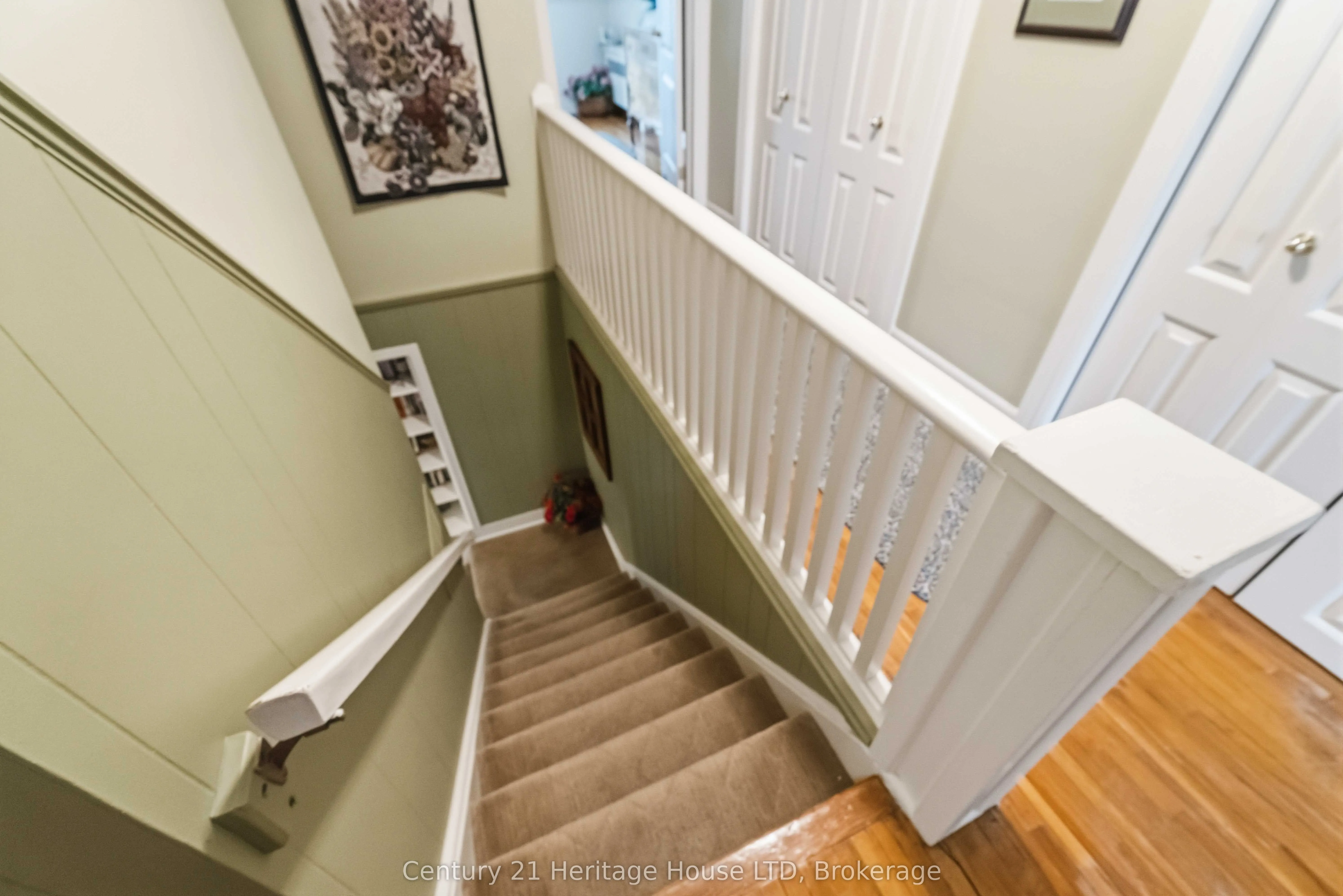 25 GLENVIEW Avenue