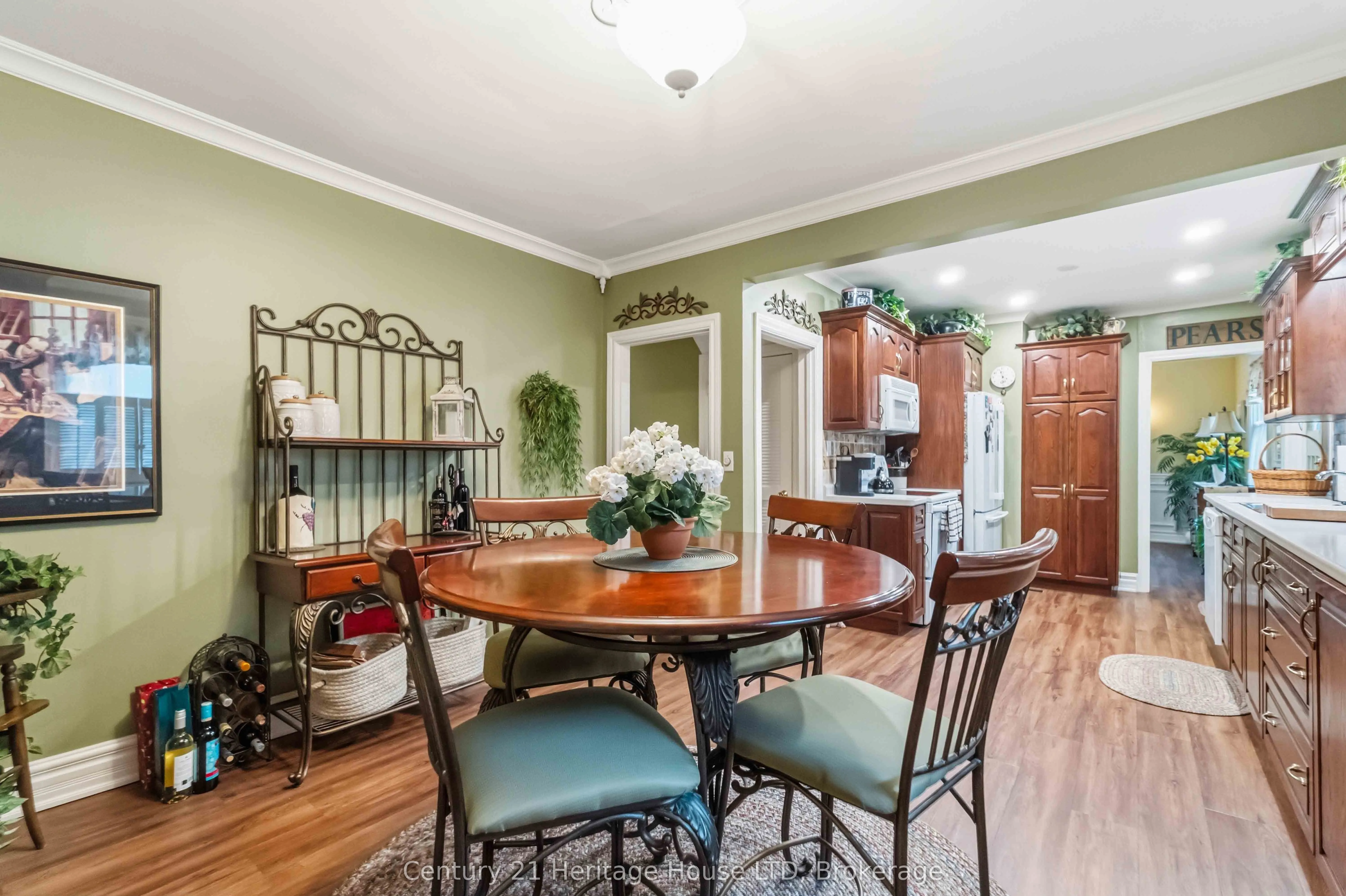 25 GLENVIEW Avenue