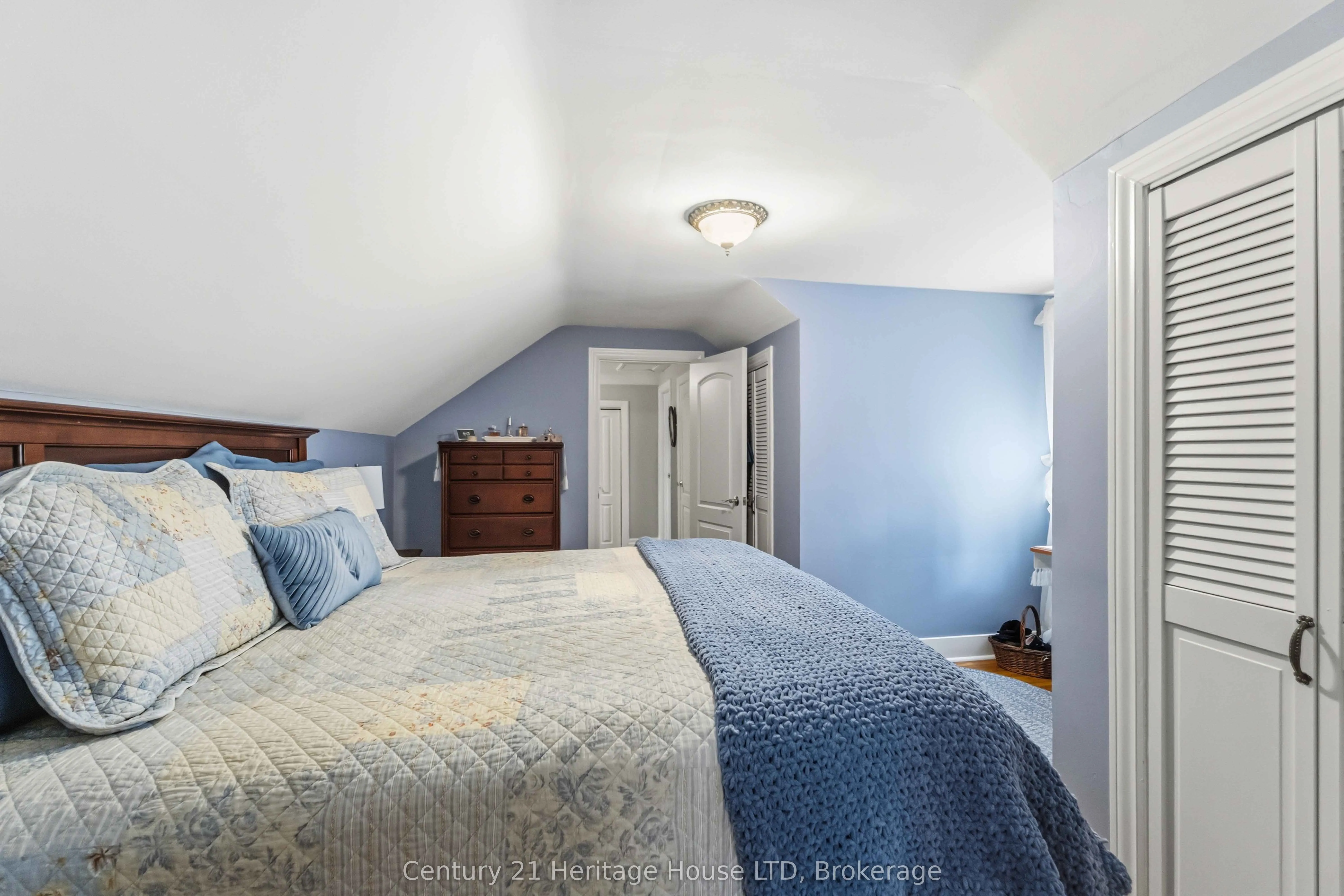 25 GLENVIEW Avenue
