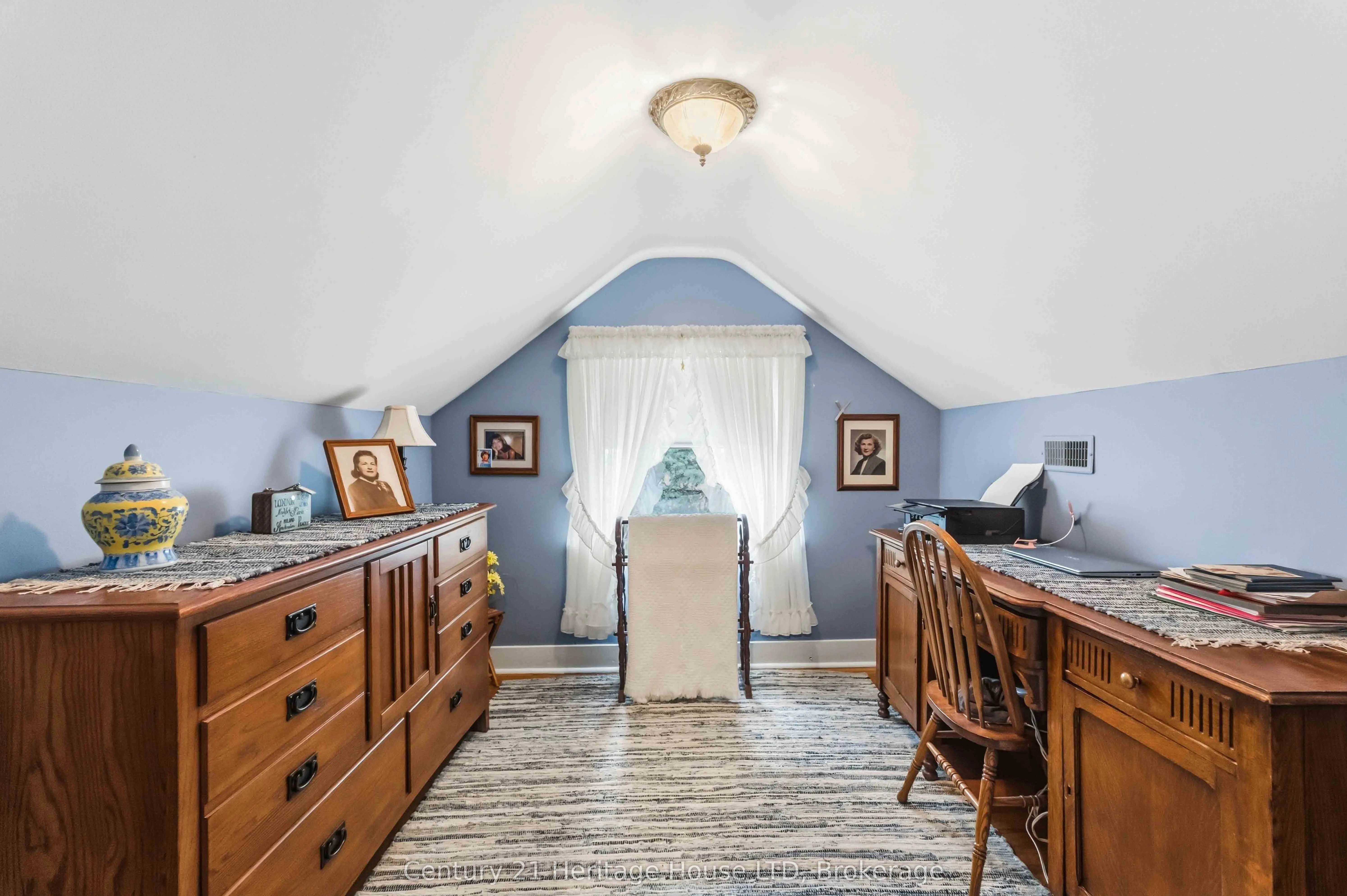 25 GLENVIEW Avenue