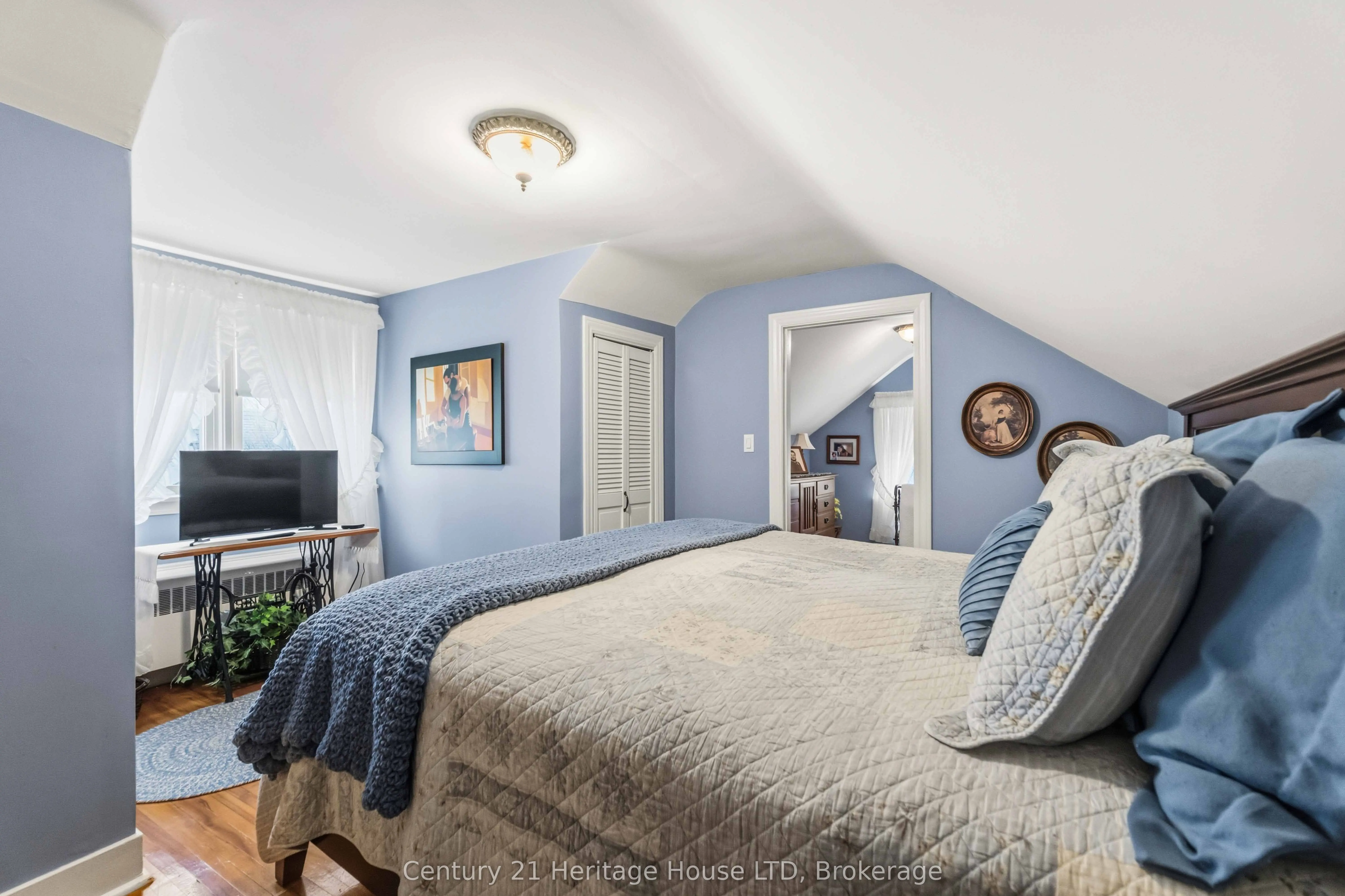 25 GLENVIEW Avenue
