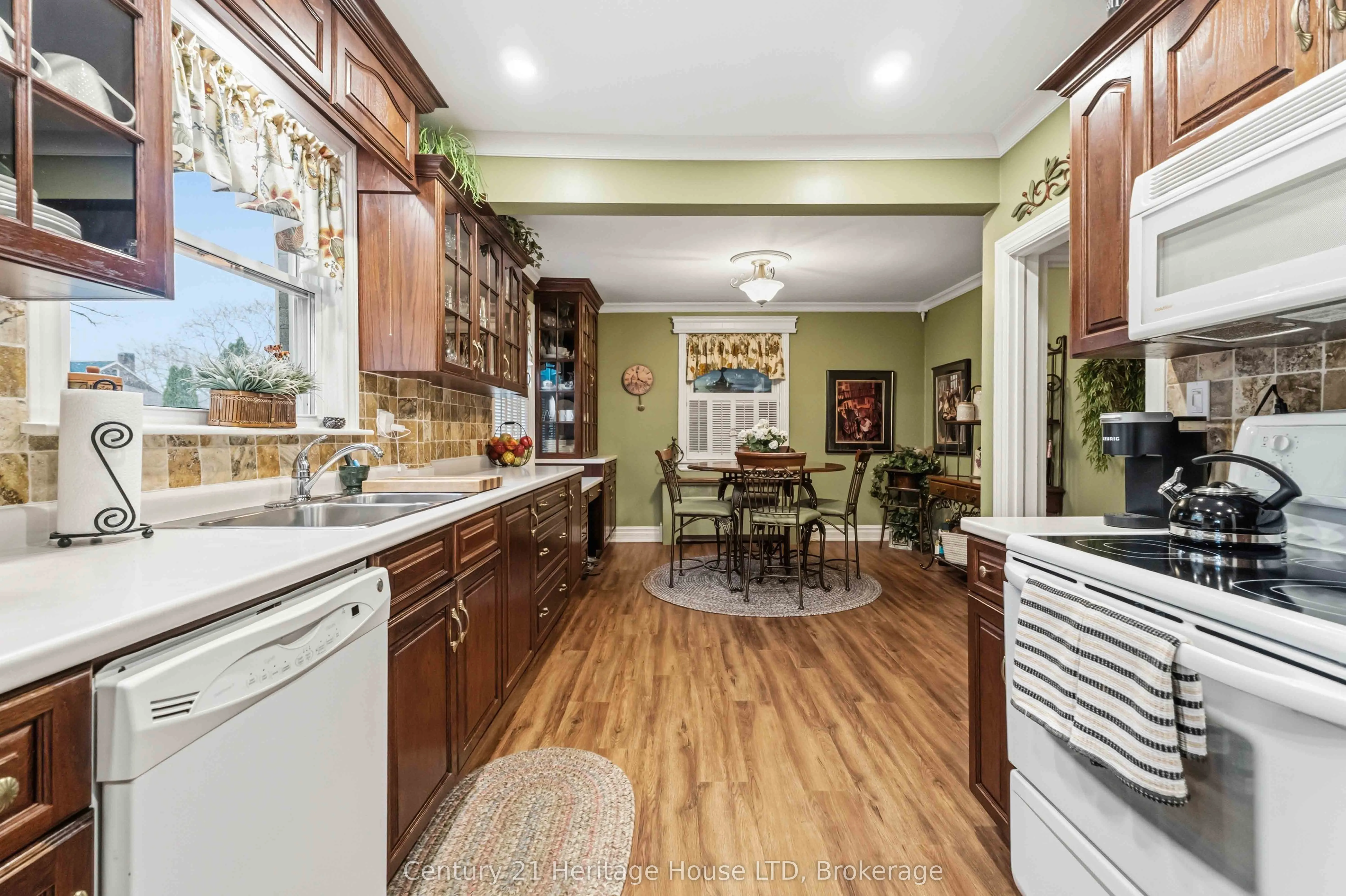 25 GLENVIEW Avenue