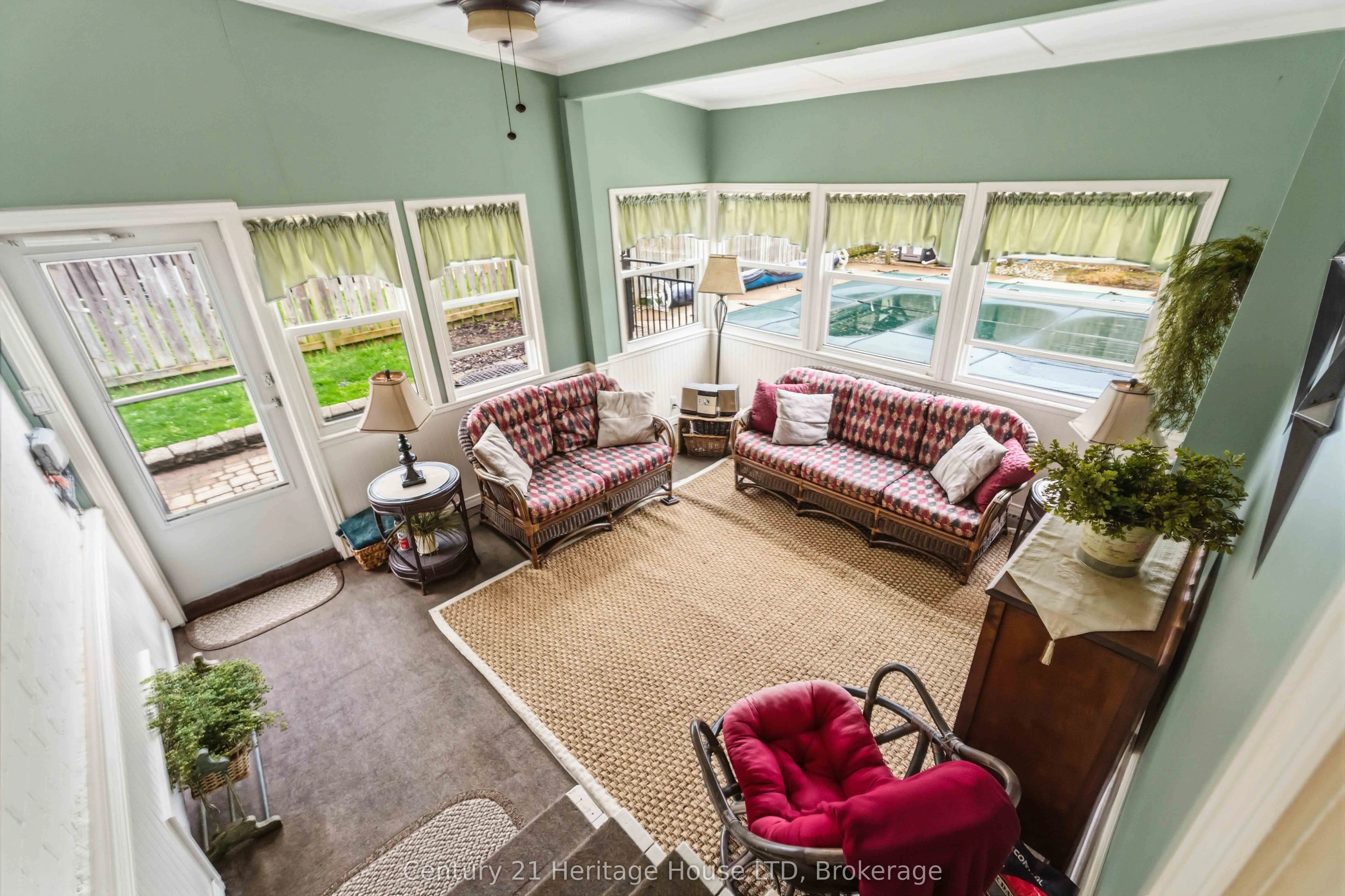 25 GLENVIEW Avenue
