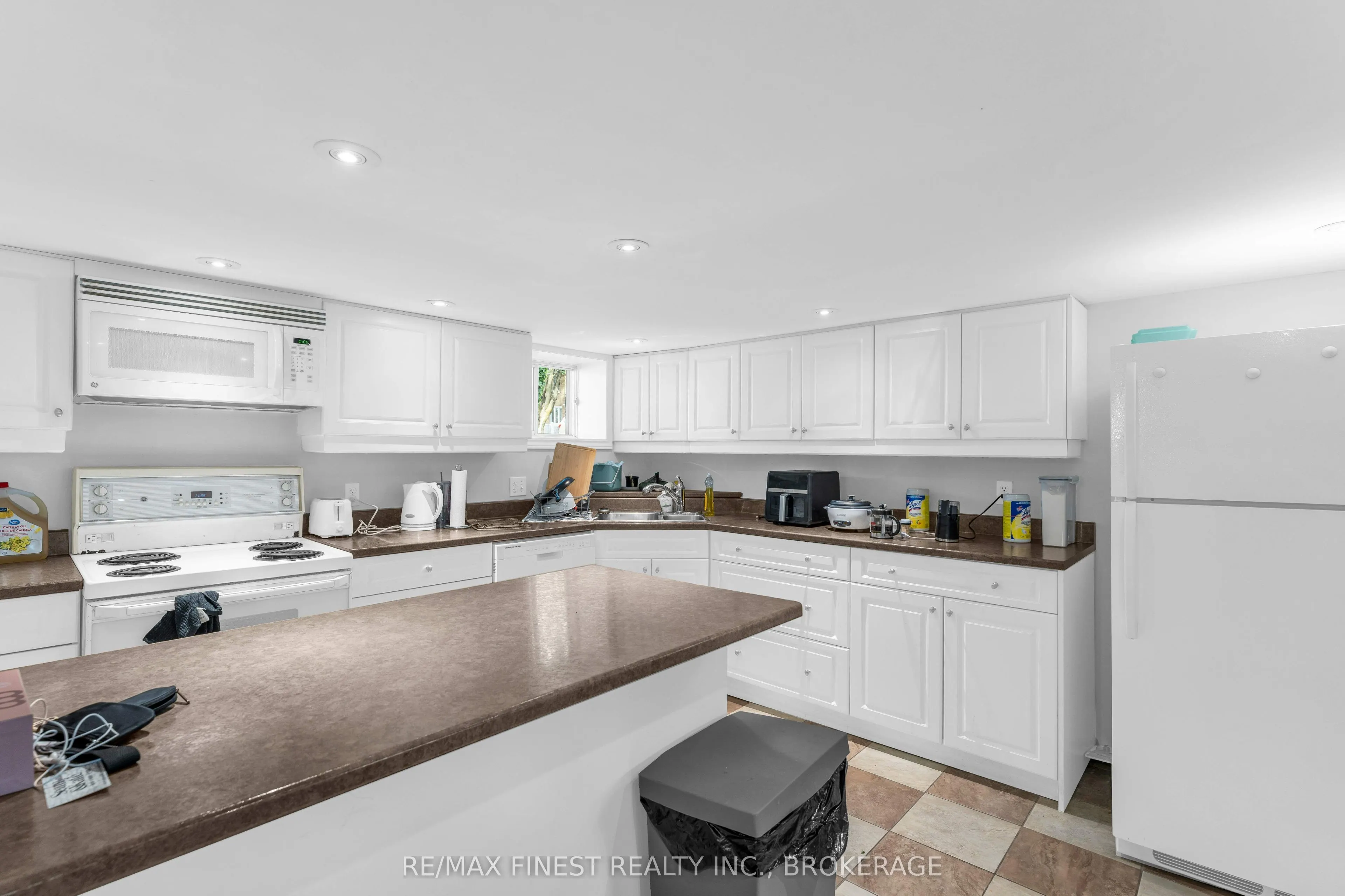 236 COLLINGWOOD Street