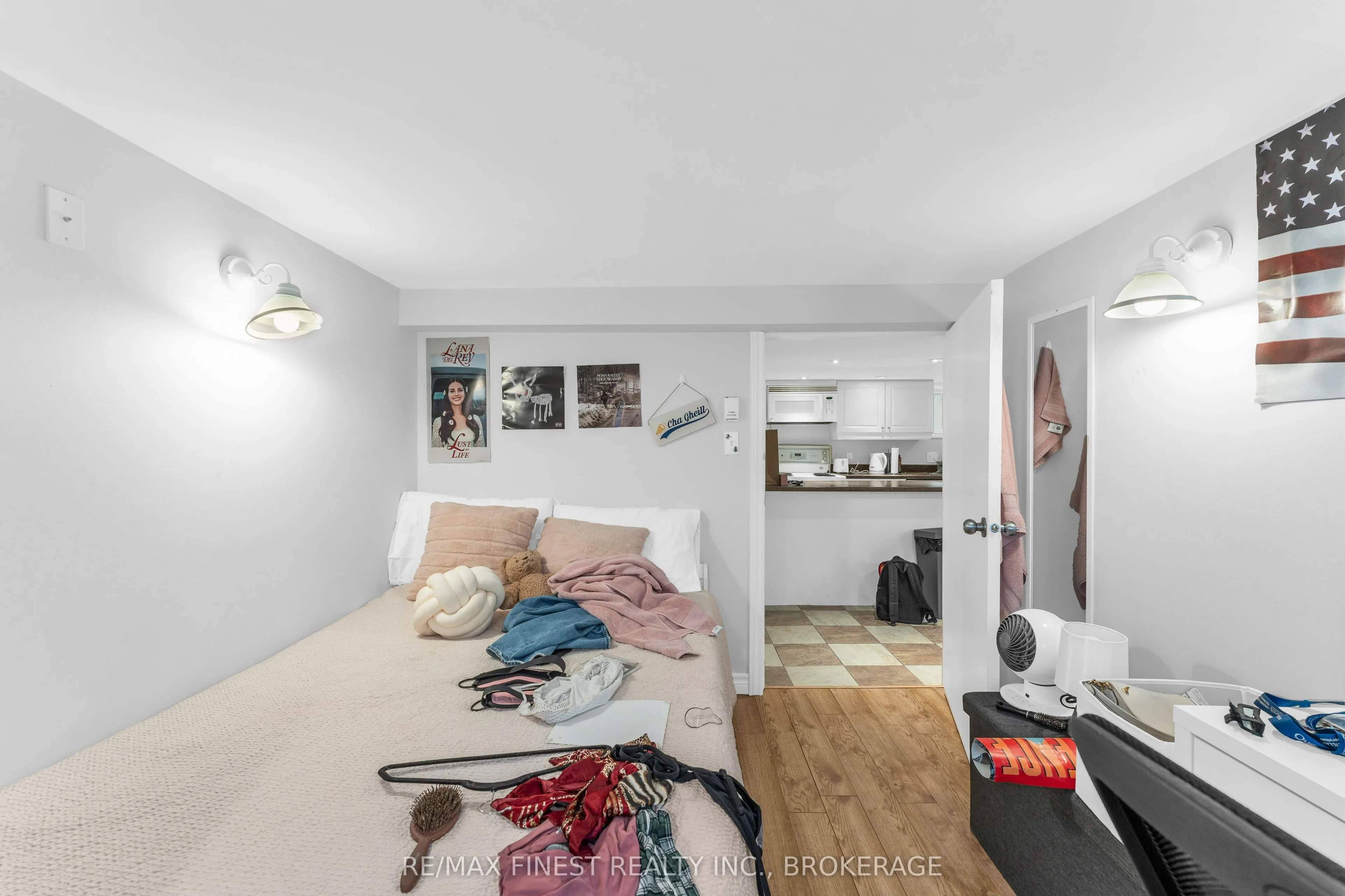 236 COLLINGWOOD Street
