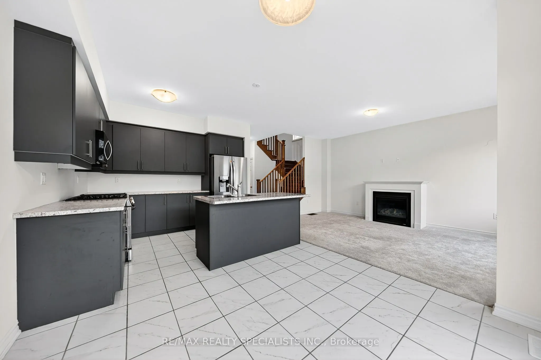27 Harpin Way W