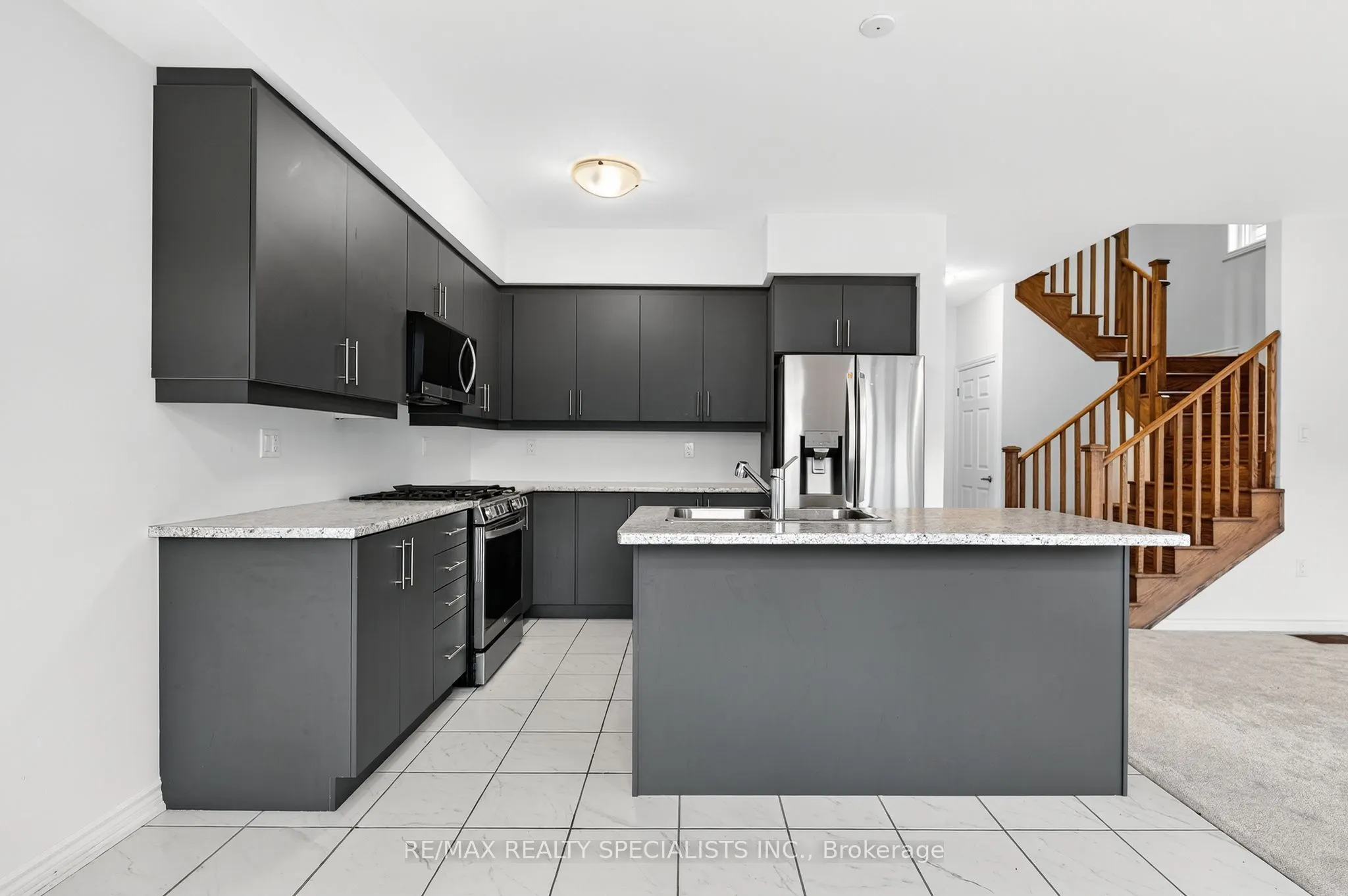 27 Harpin Way W