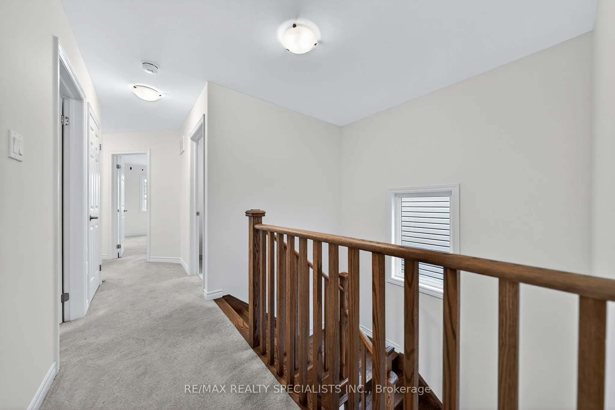 27 Harpin Way W