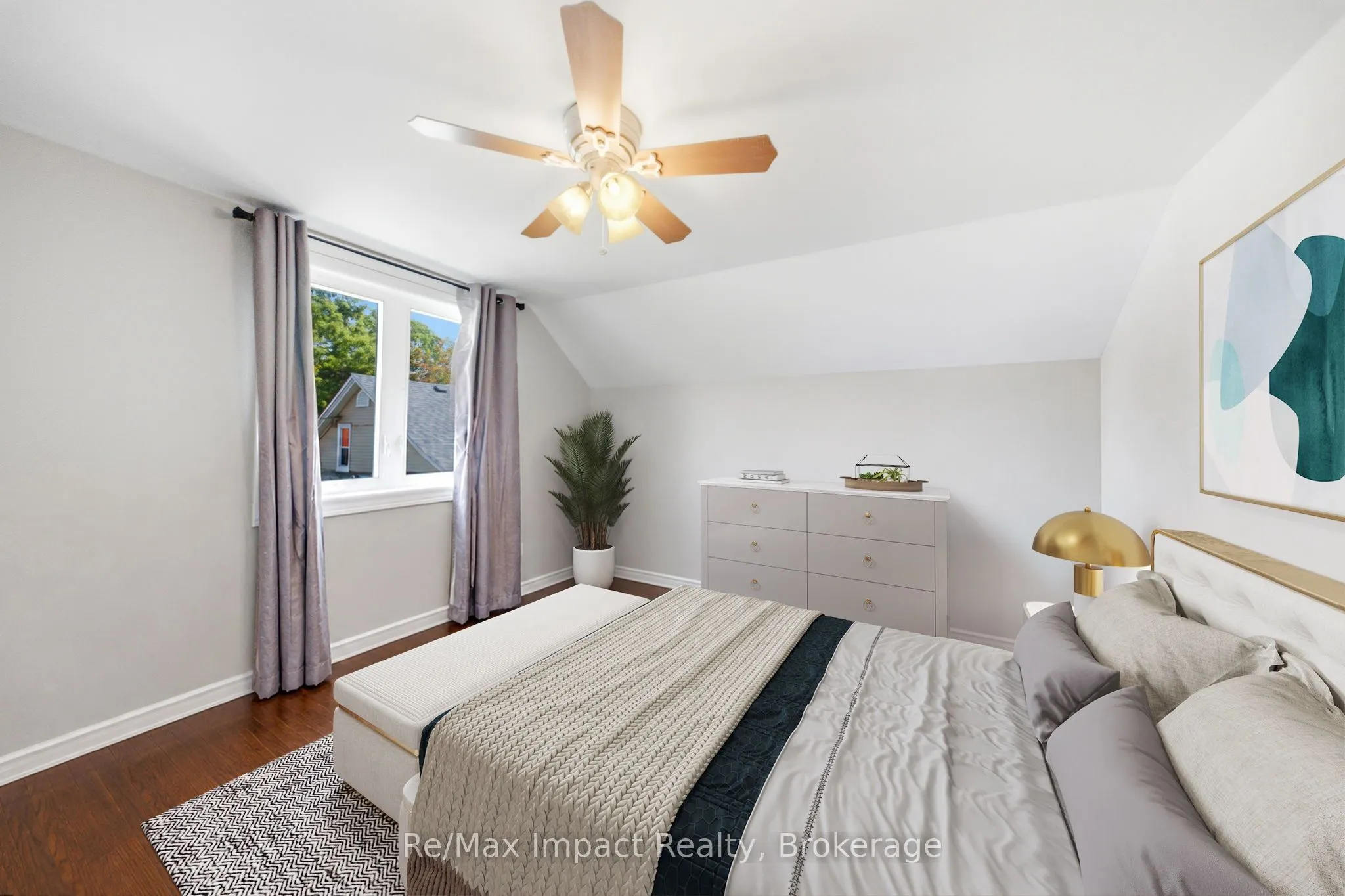 7 University Avenue E