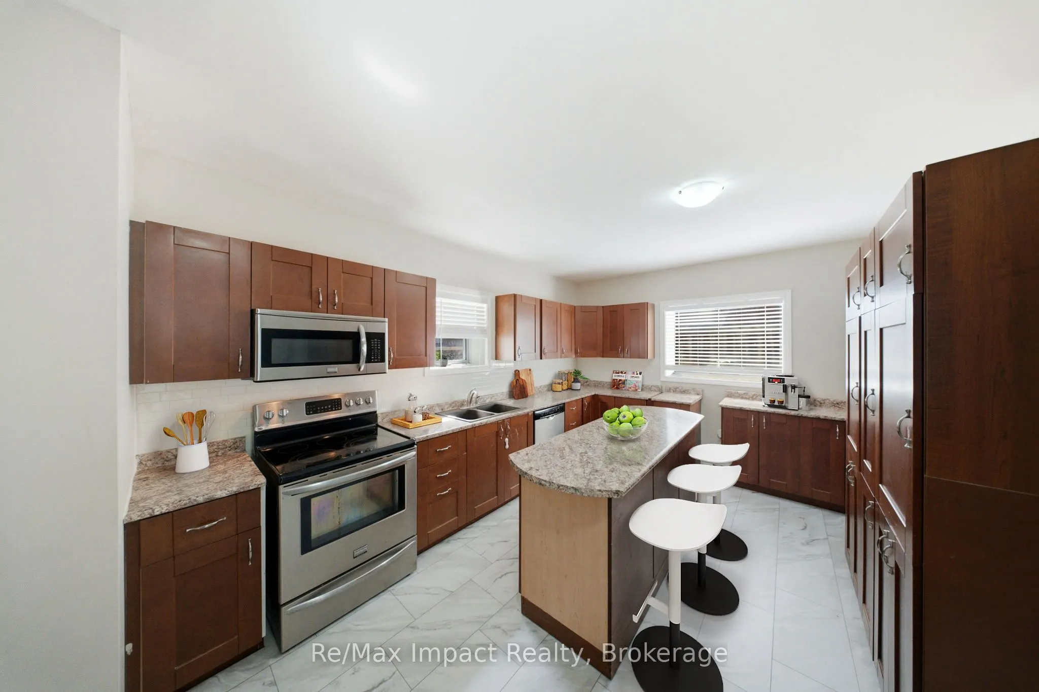 7 University Avenue E