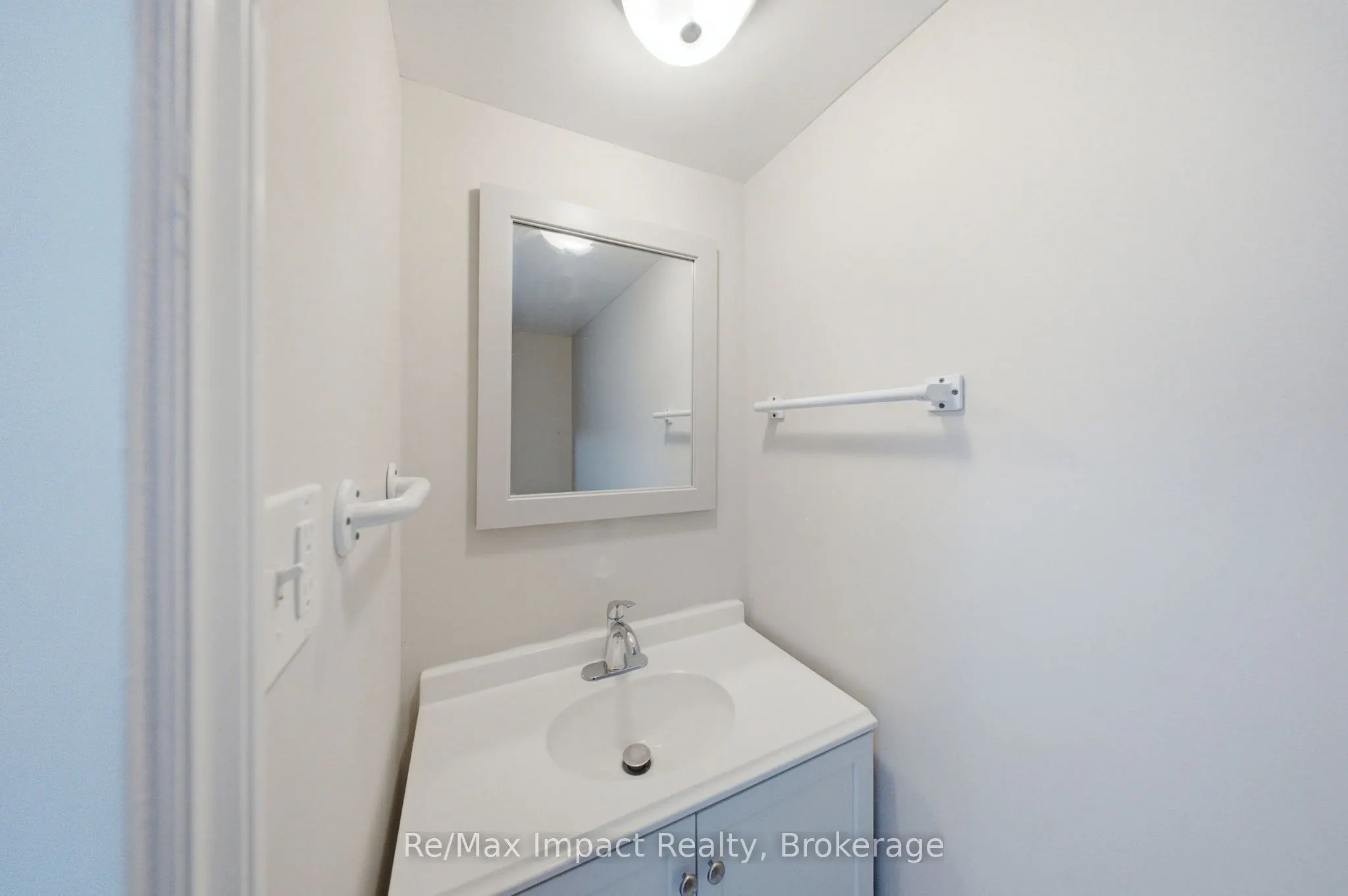 7 University Avenue E