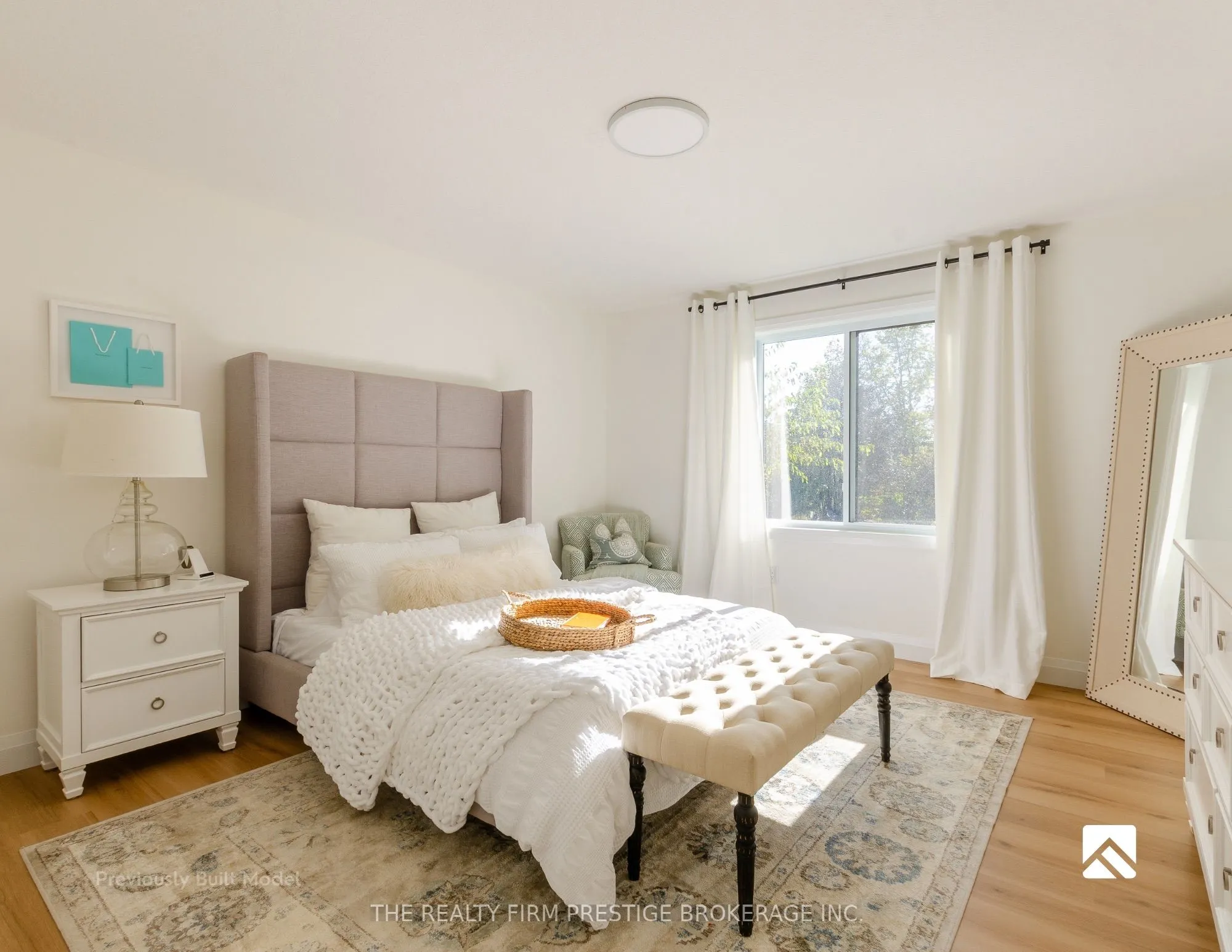 32 Broadway Avenue