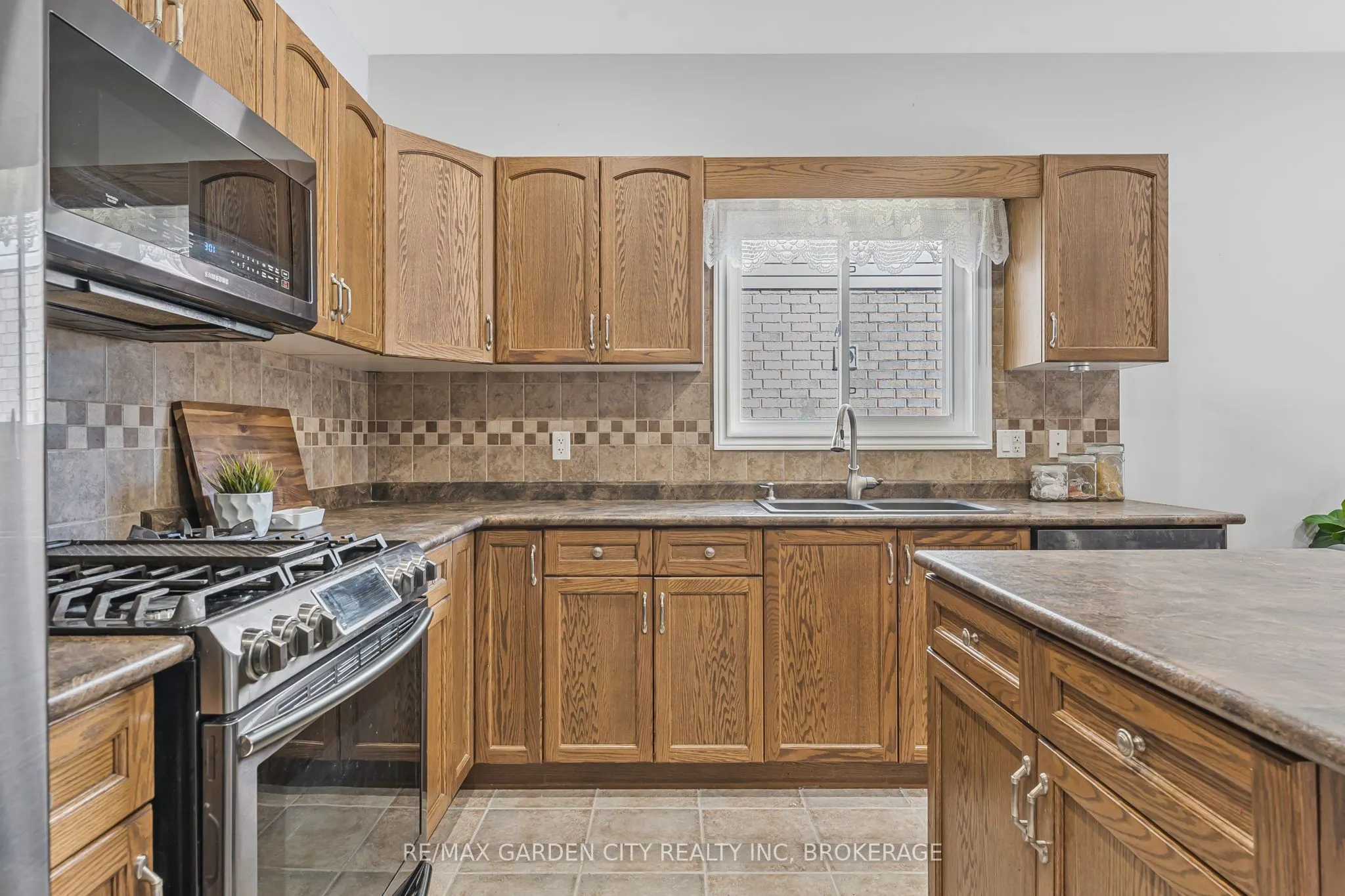 4022 Bush Crescent