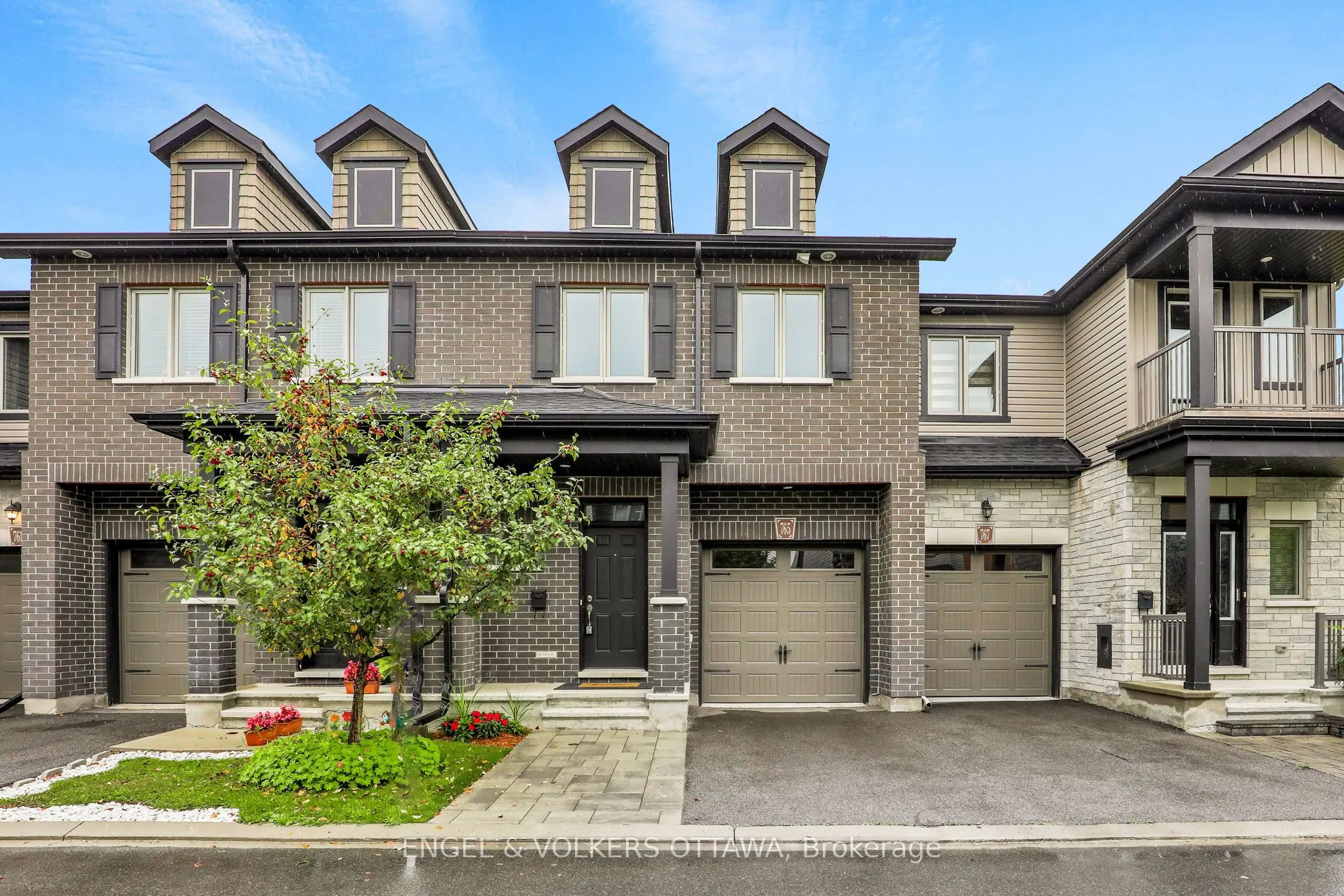 765 Dearborn Private W