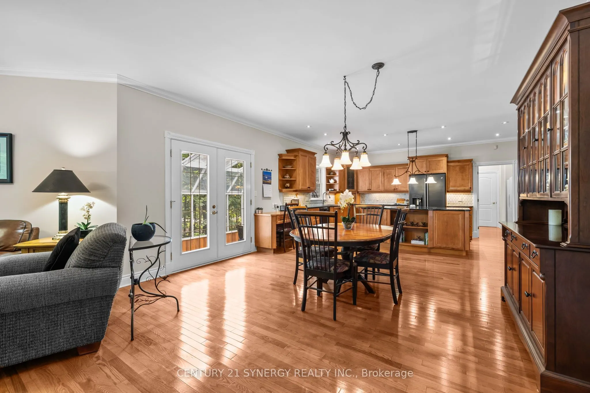 5732 Queenscourt Crescent