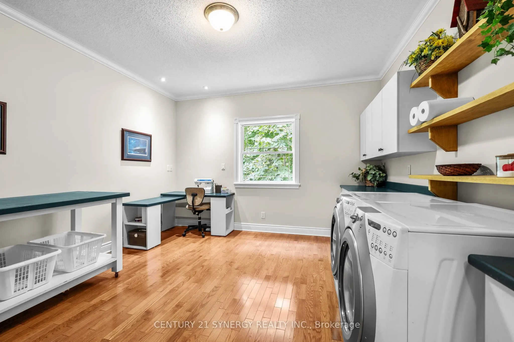 5732 Queenscourt Crescent