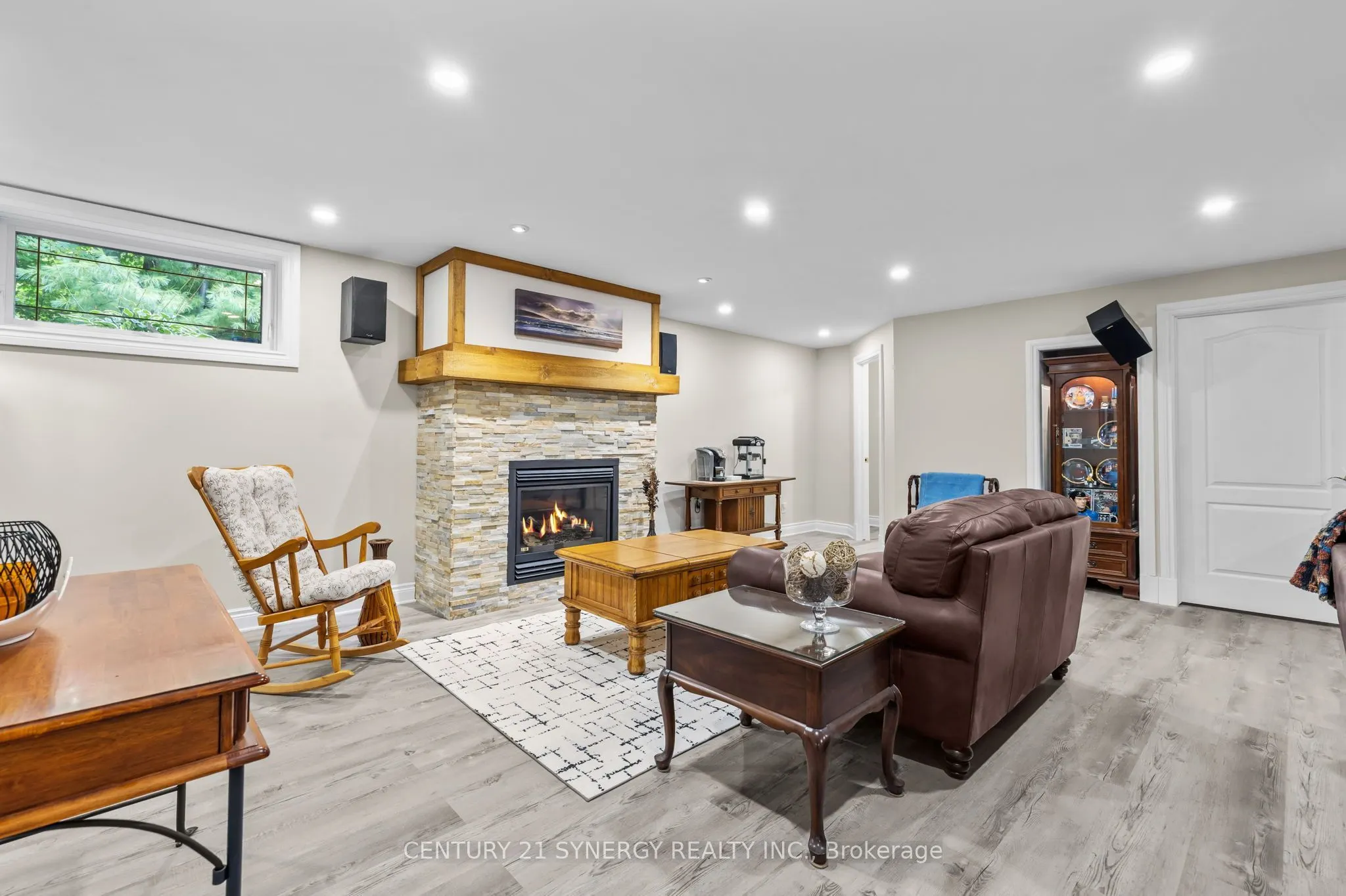 5732 Queenscourt Crescent