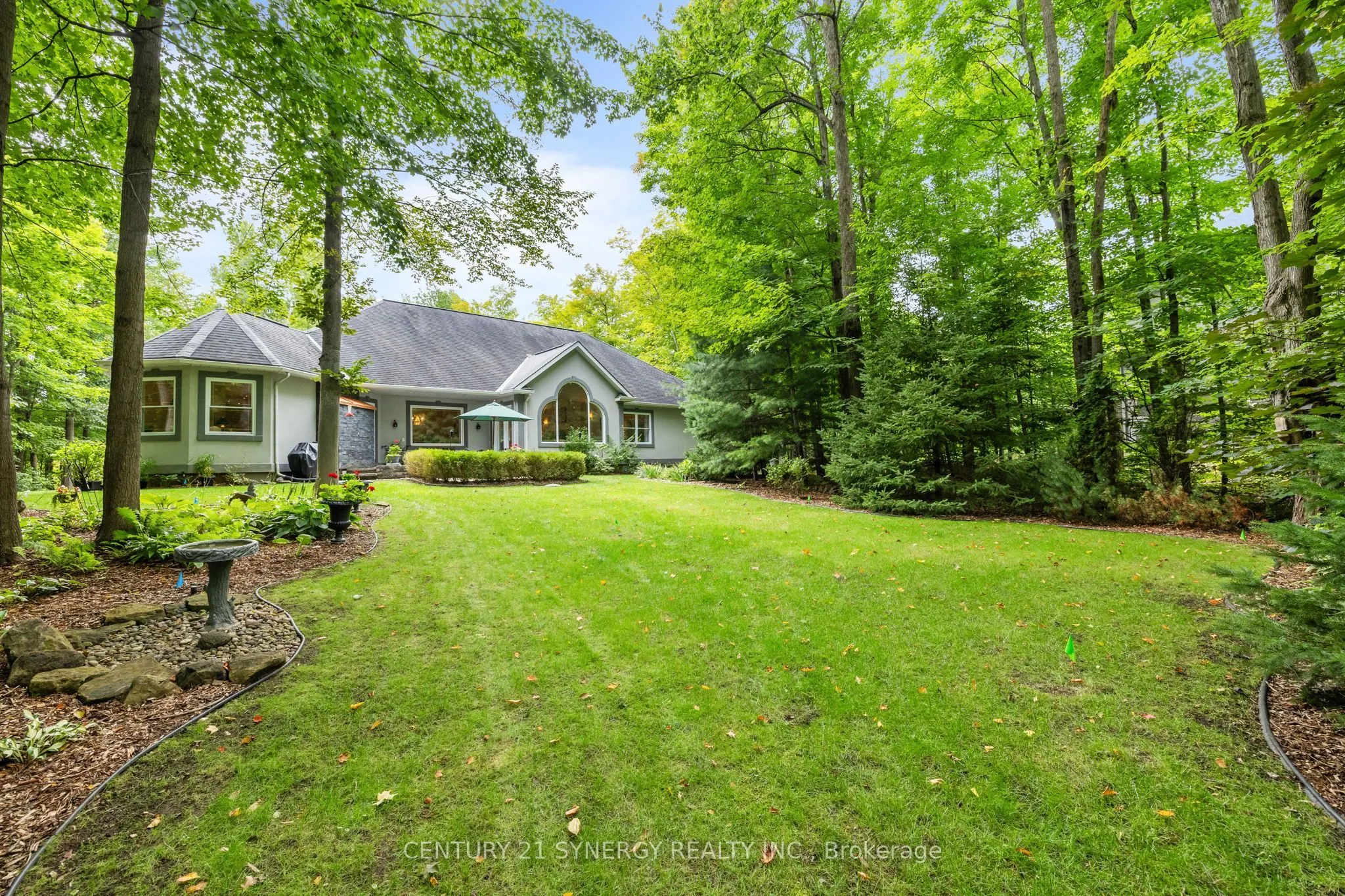 5732 Queenscourt Crescent