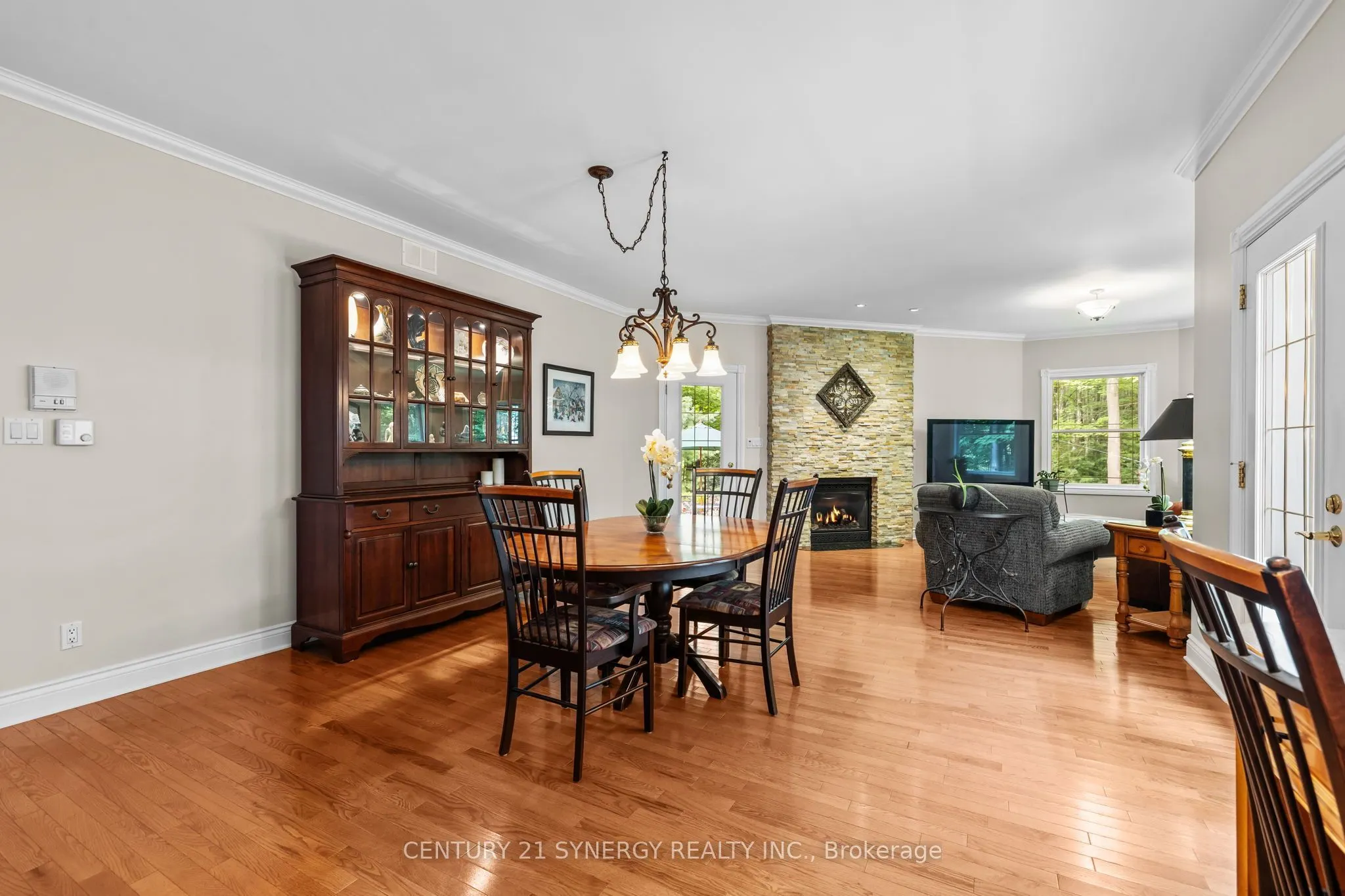 5732 Queenscourt Crescent