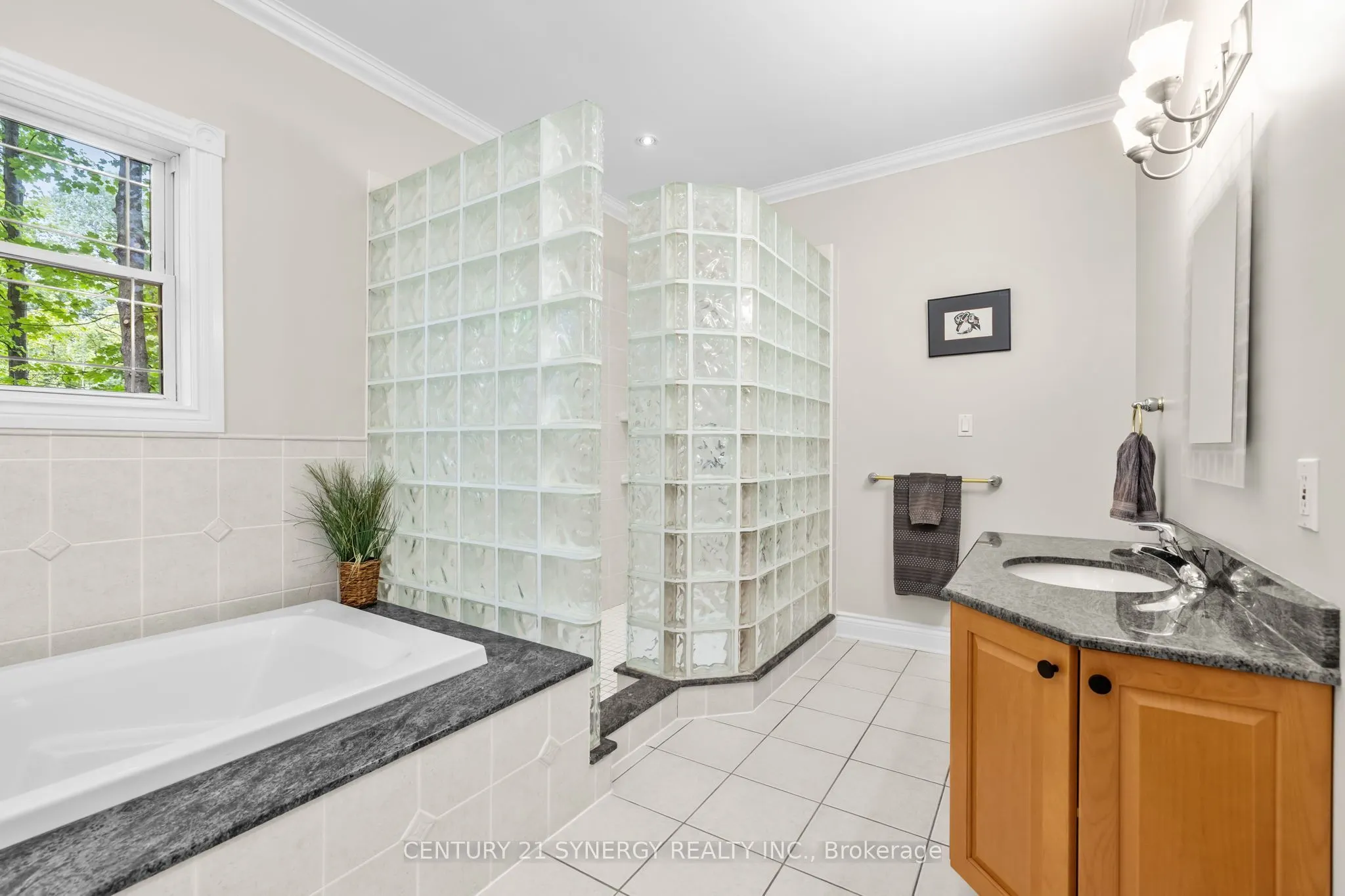 5732 Queenscourt Crescent