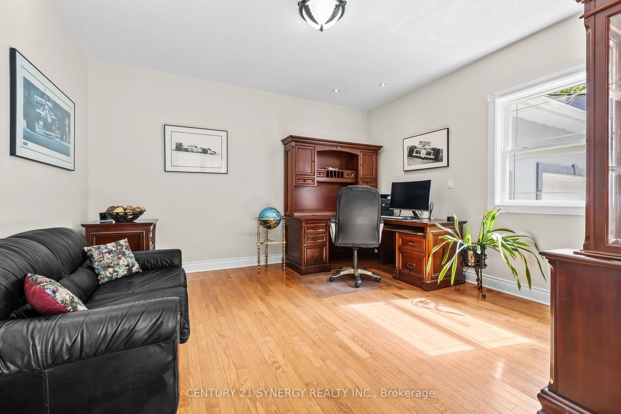 5732 Queenscourt Crescent