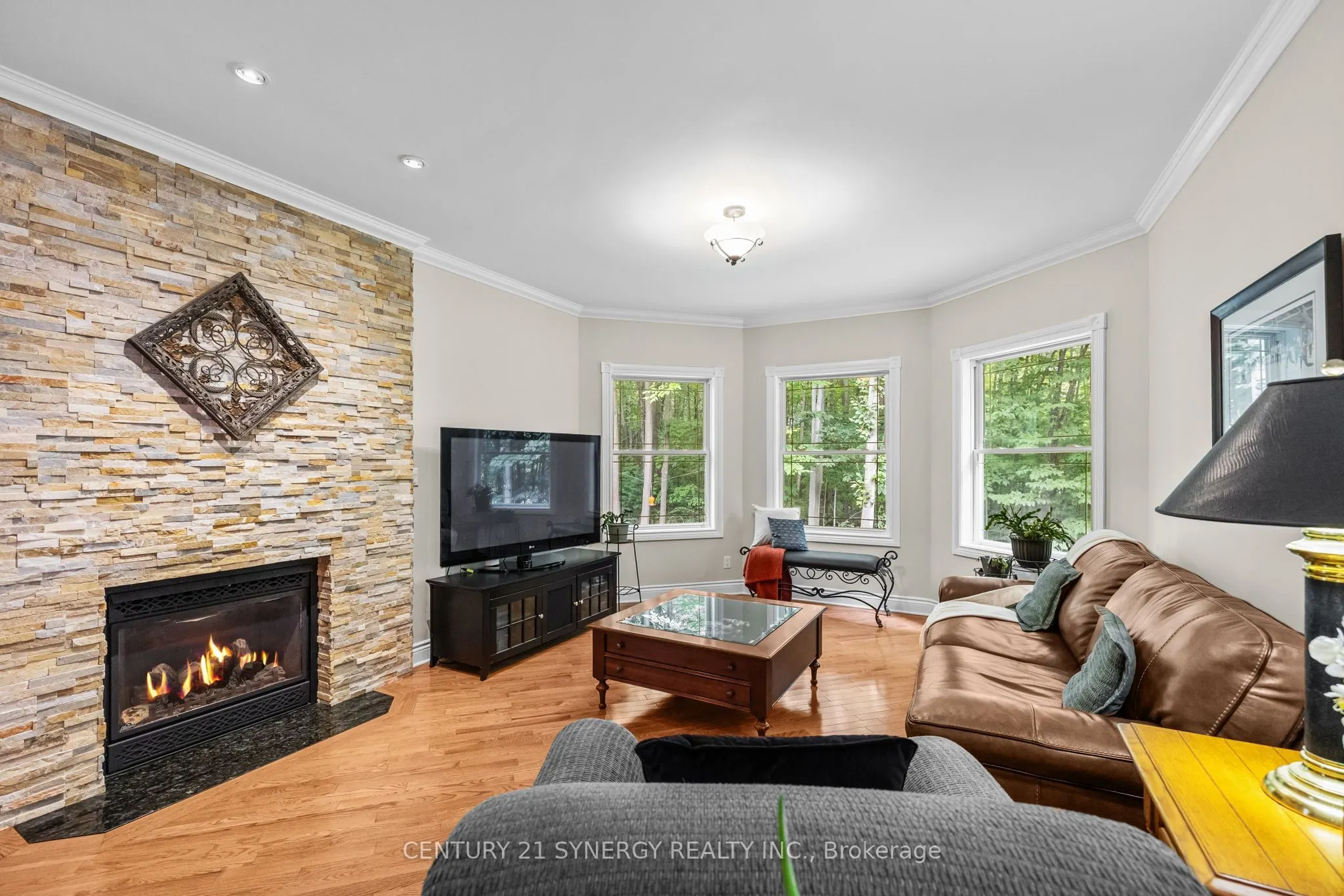5732 Queenscourt Crescent