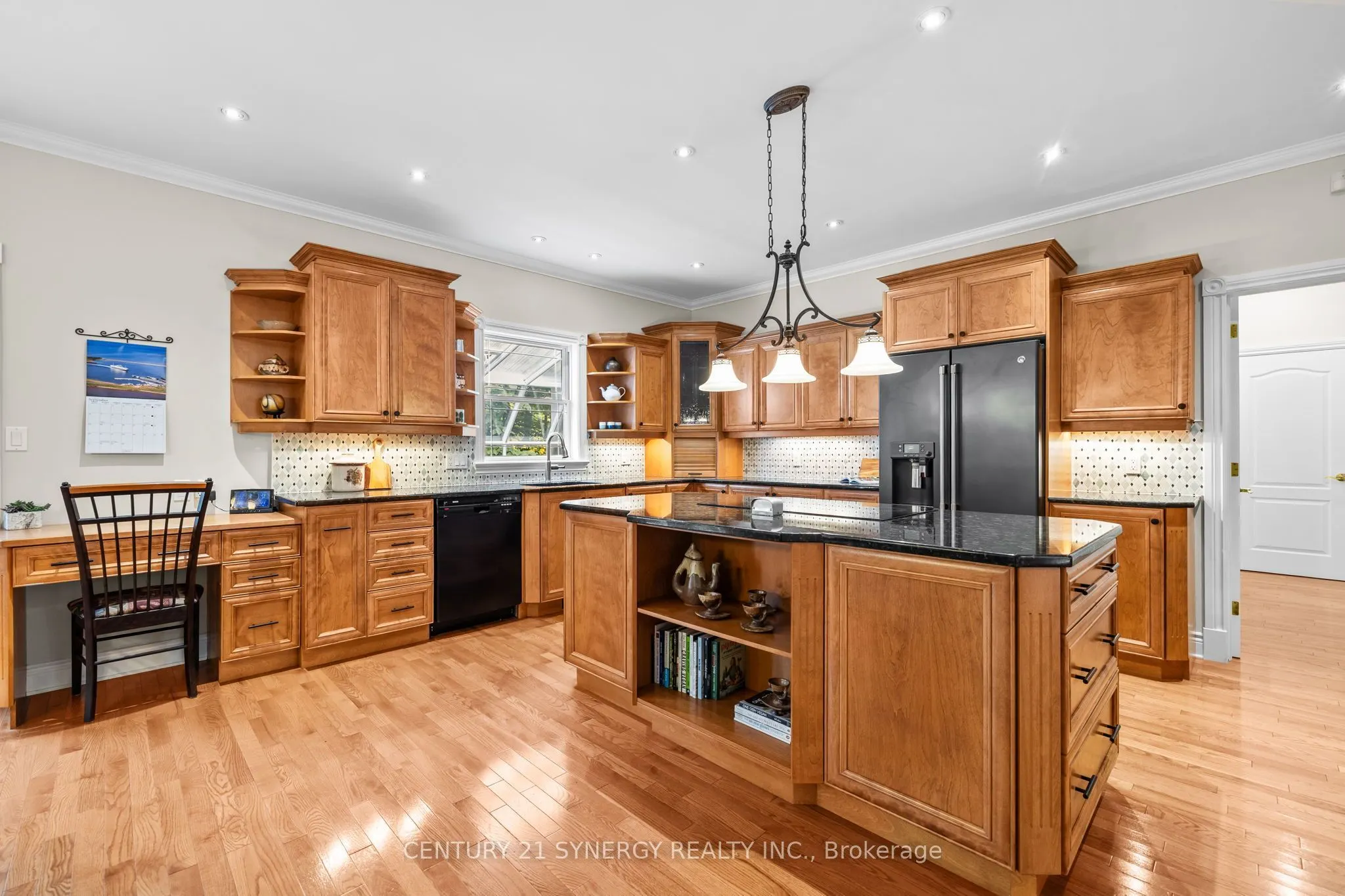 5732 Queenscourt Crescent