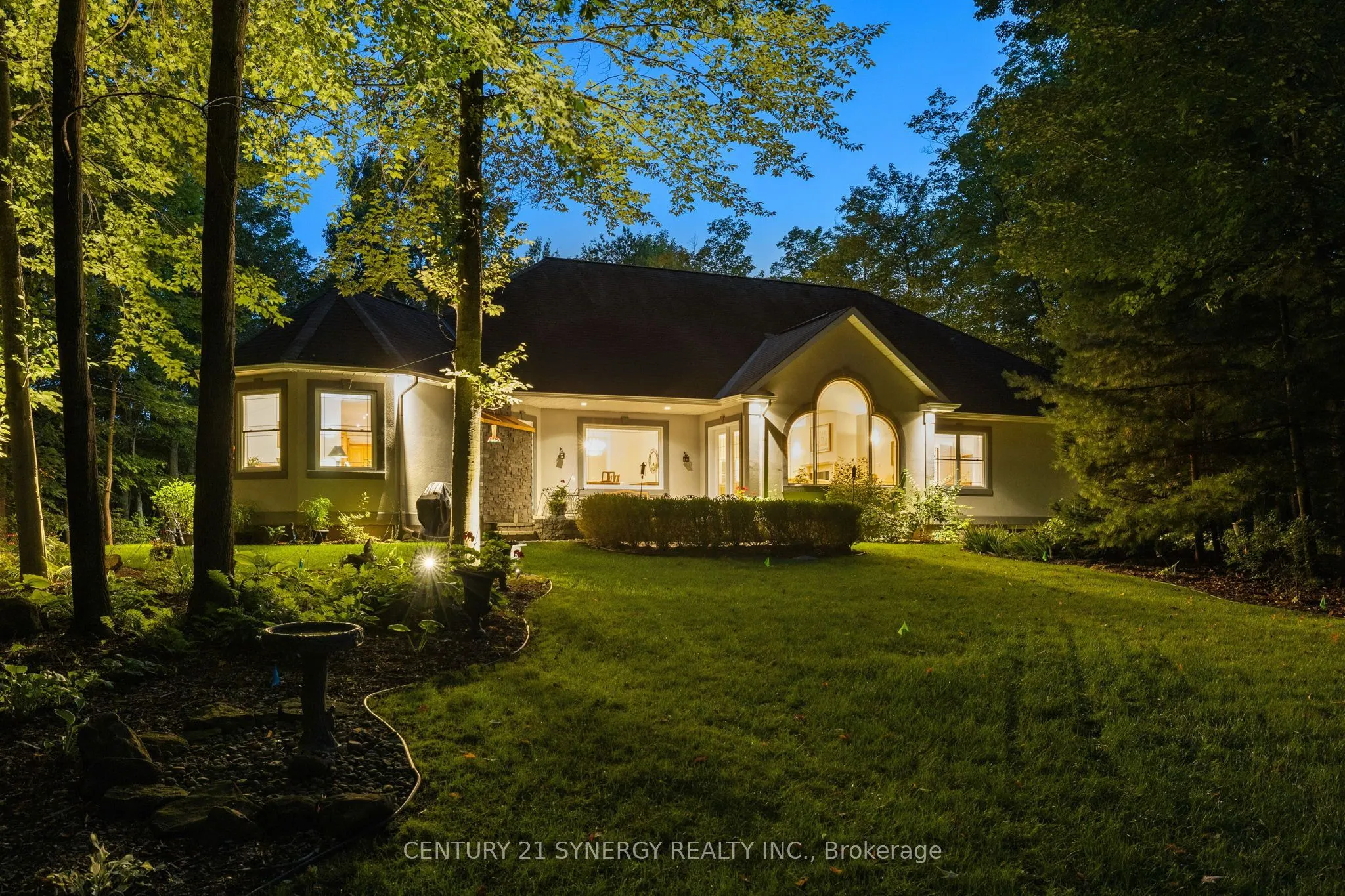 5732 Queenscourt Crescent