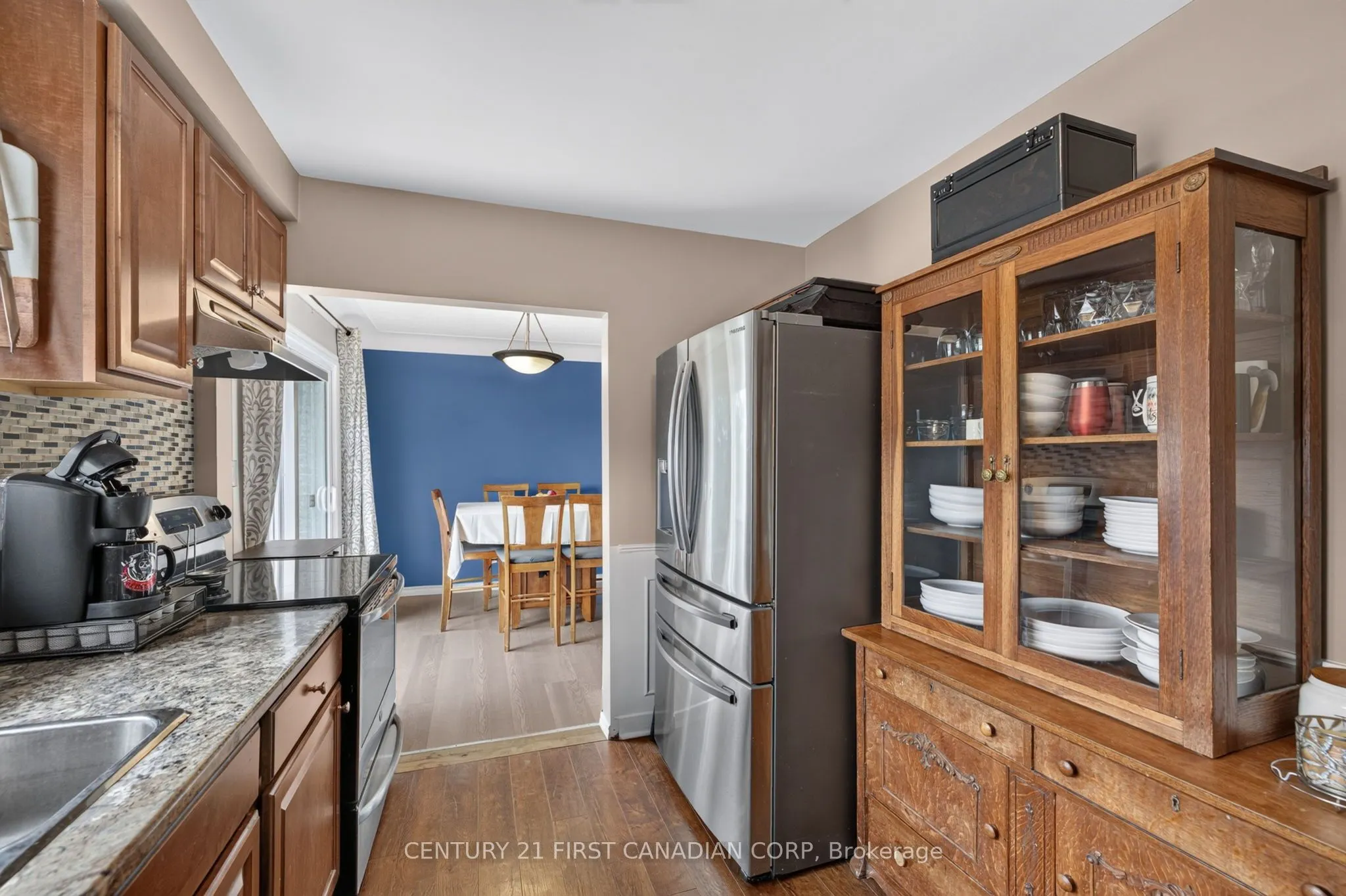 285 Panorama Crescent
