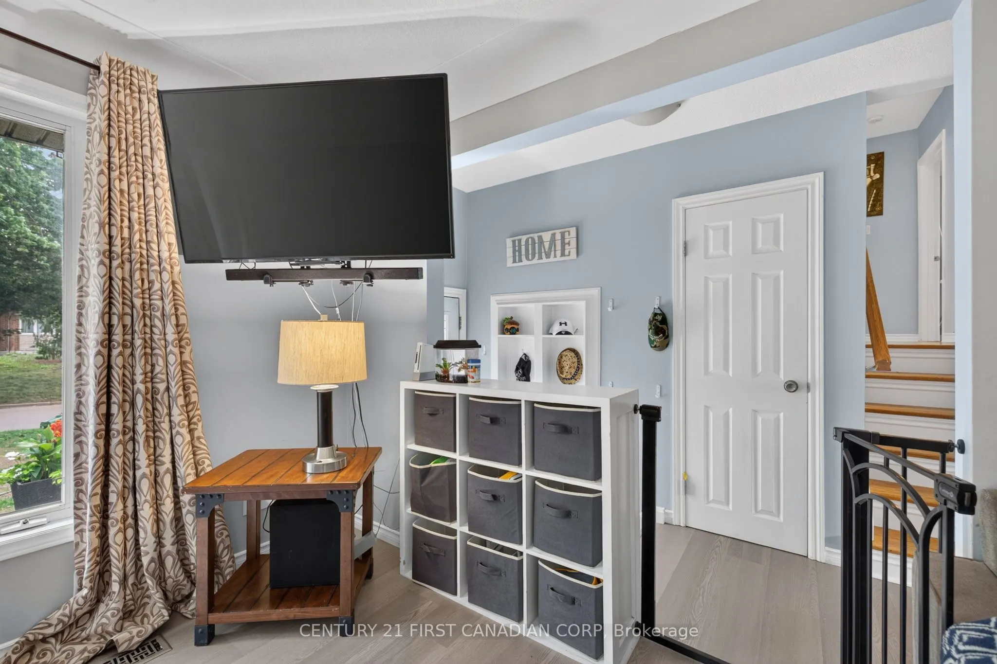 285 Panorama Crescent