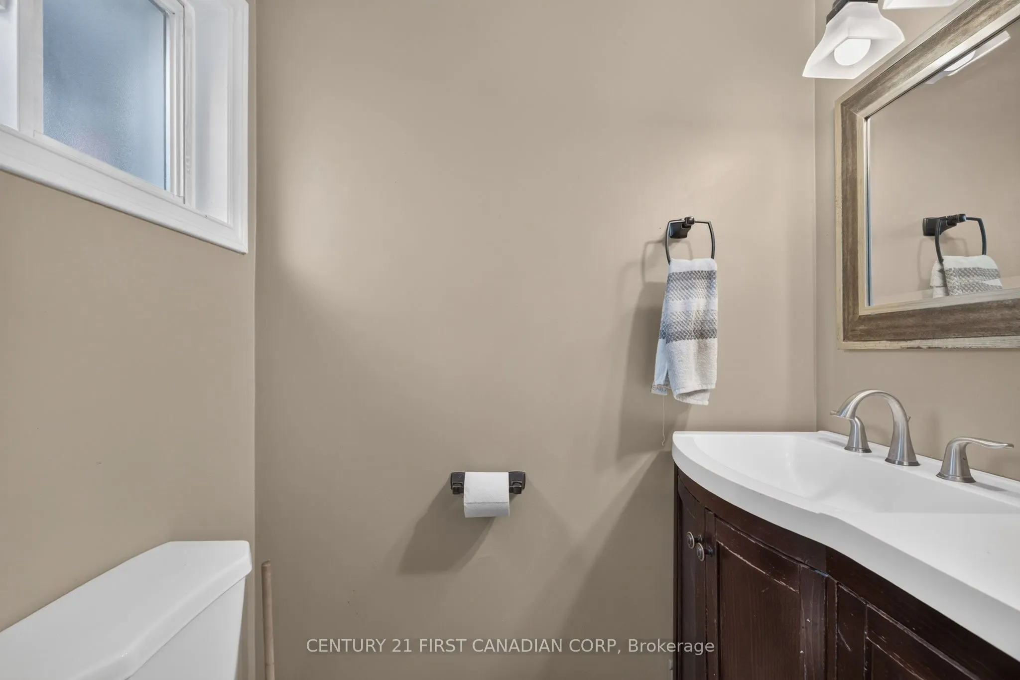285 Panorama Crescent