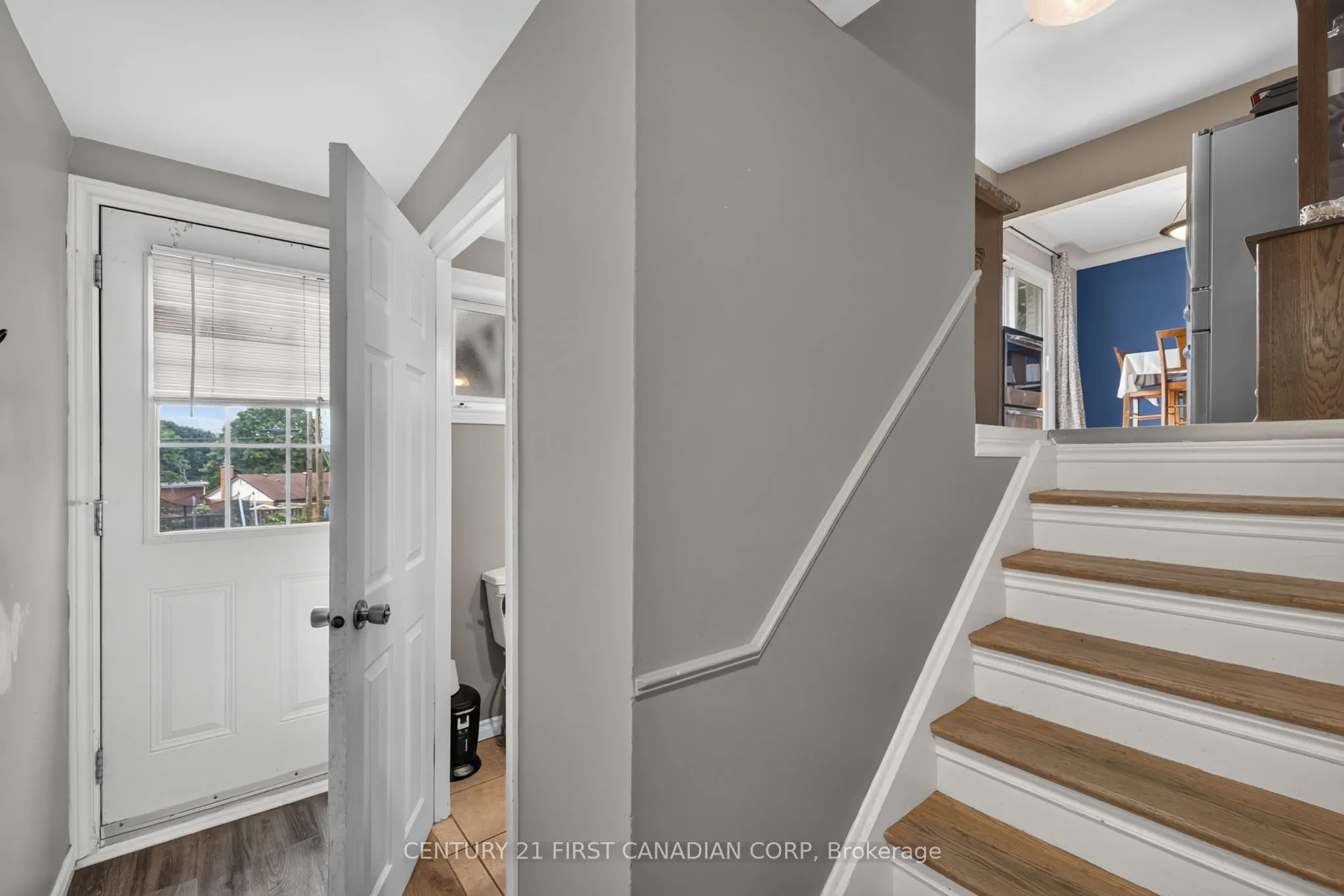 285 Panorama Crescent
