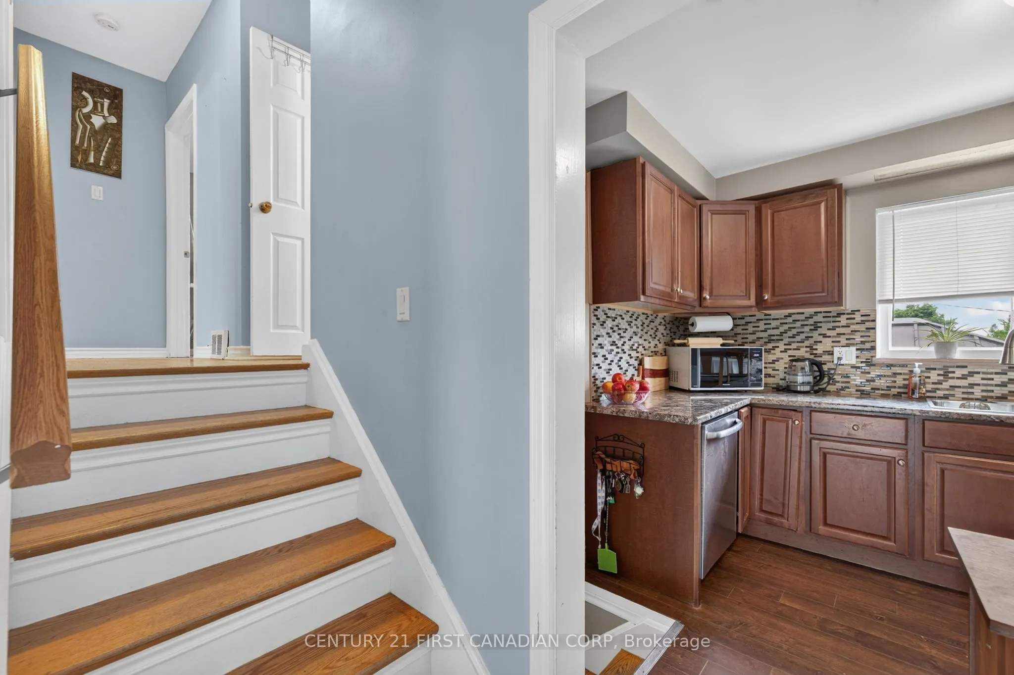 285 Panorama Crescent