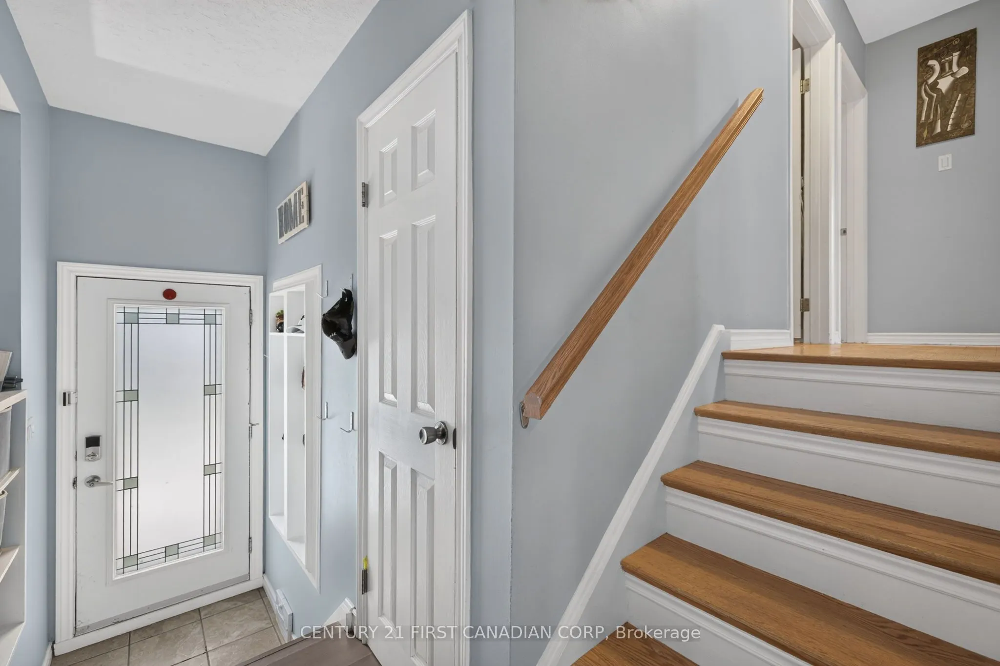 285 Panorama Crescent