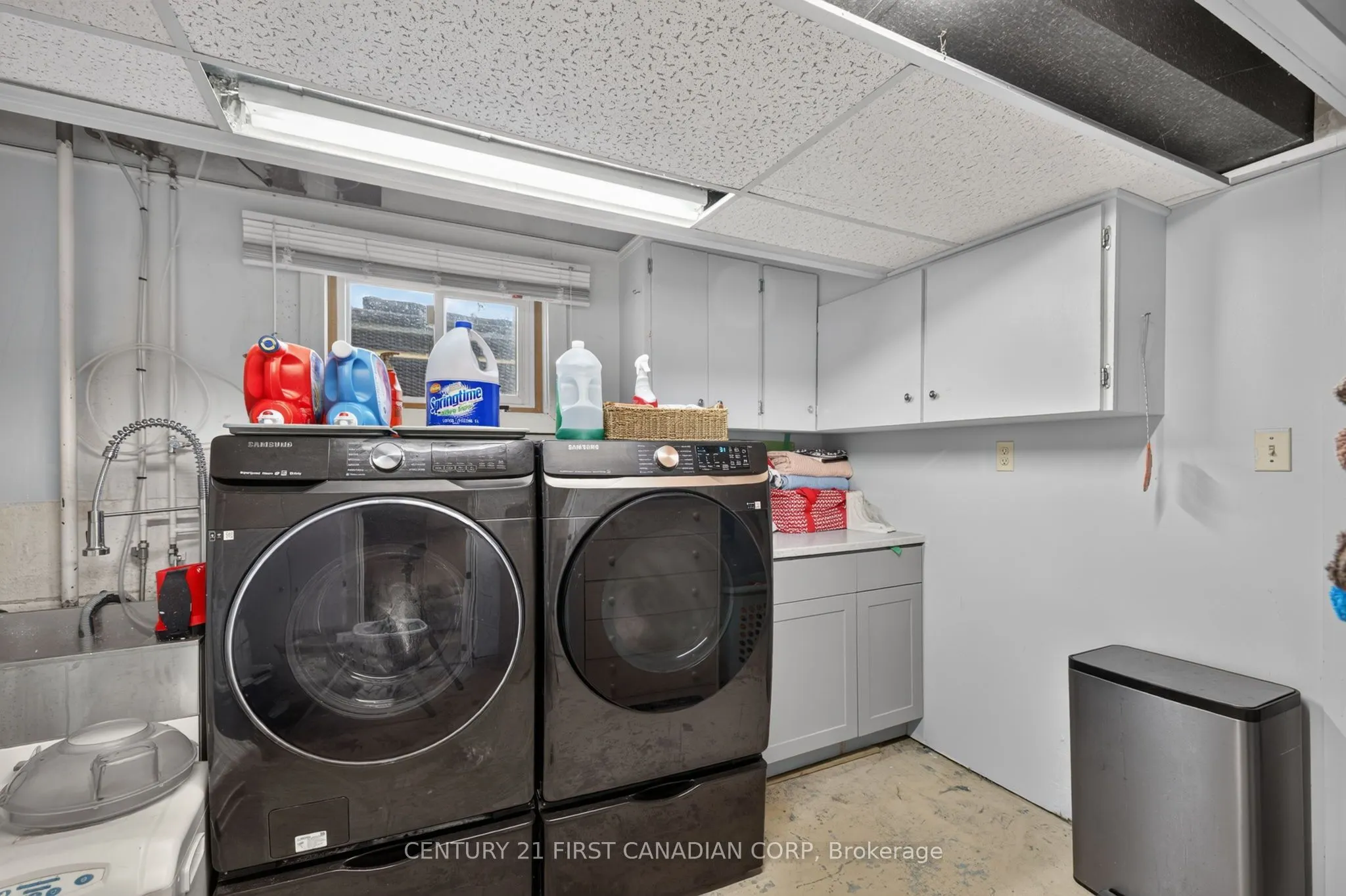 285 Panorama Crescent