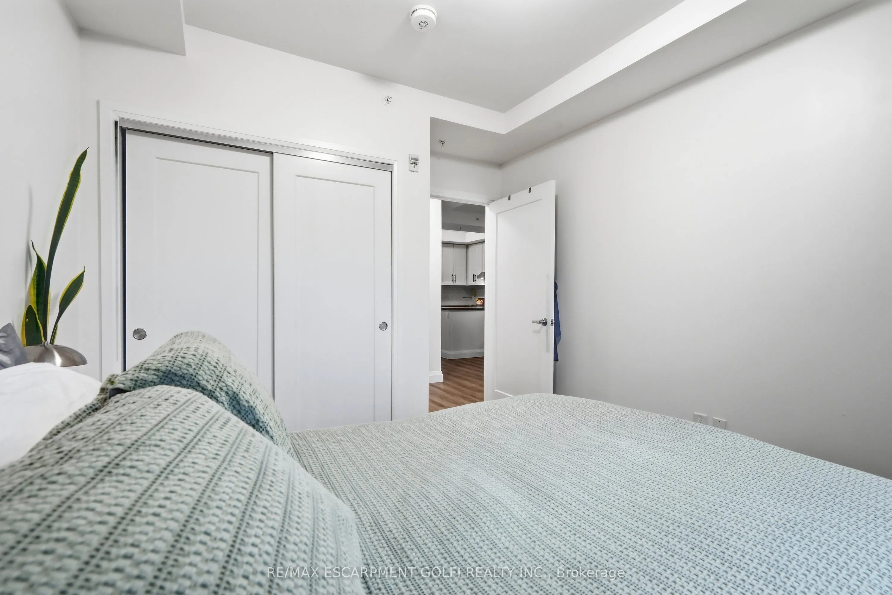 30 Hamilton Street S #501