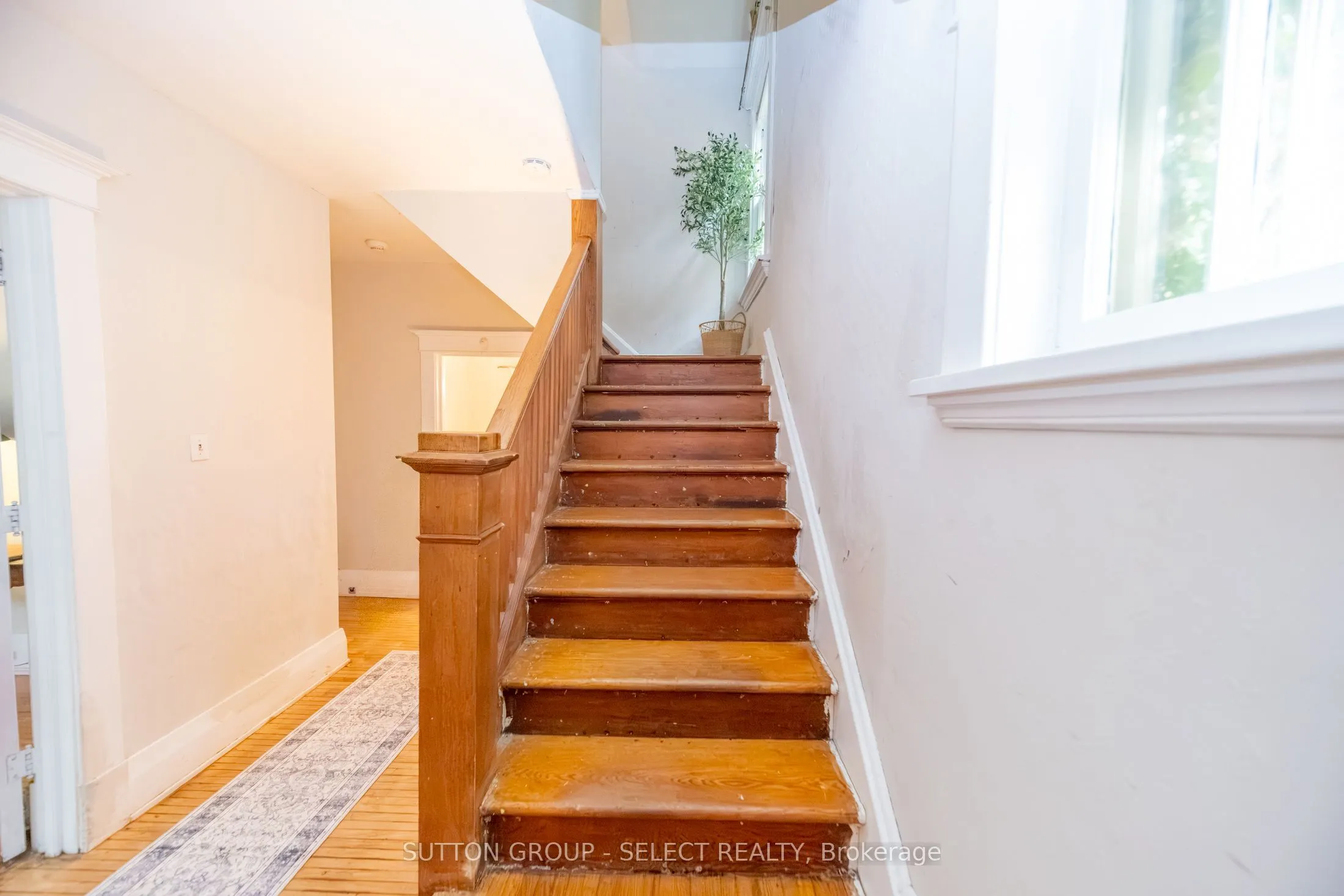 239 Ridout Street S