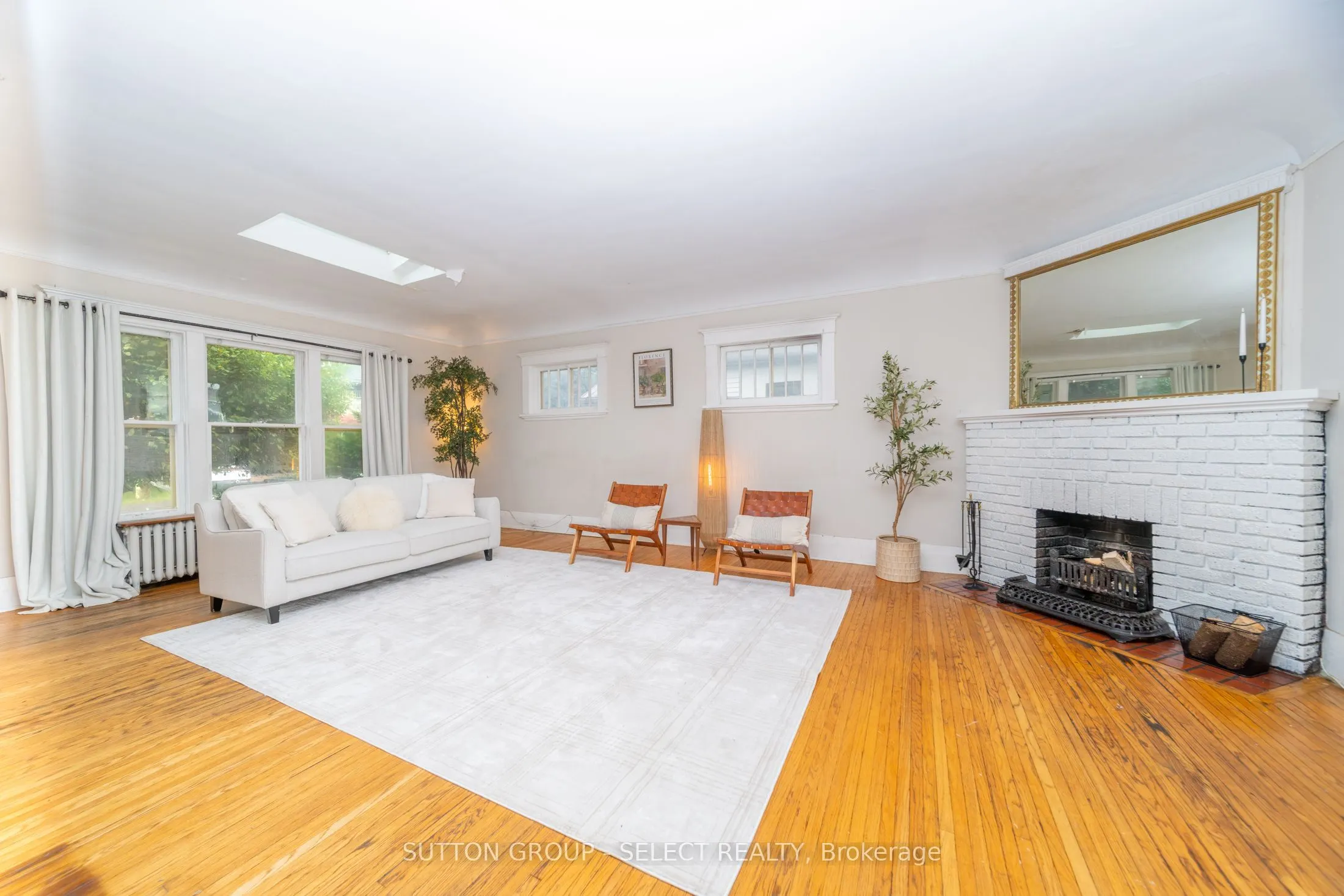 239 Ridout Street S