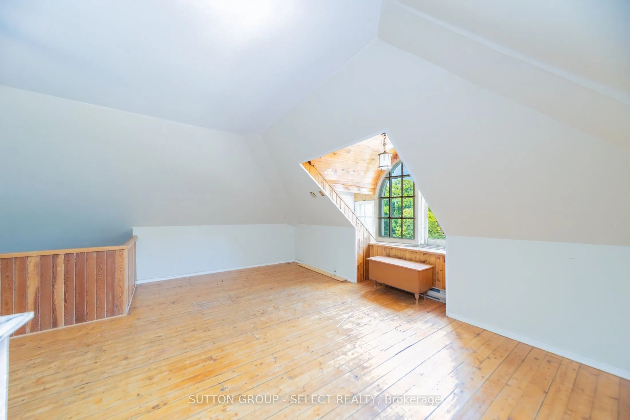 239 Ridout Street S