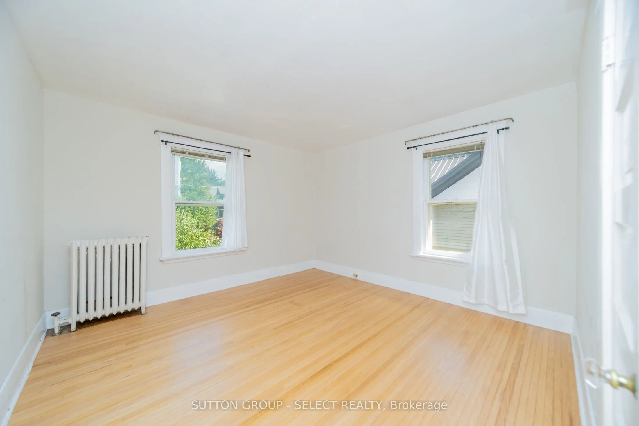 239 Ridout Street S